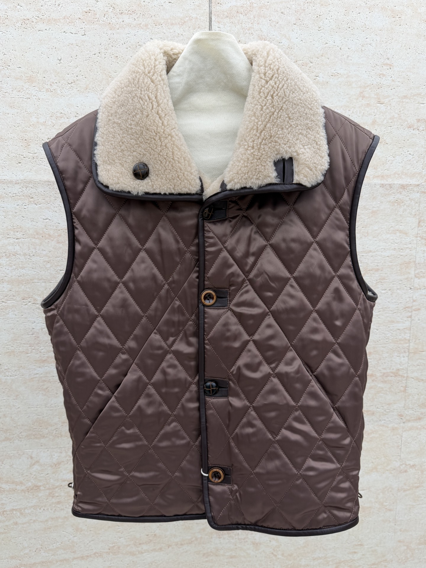 NO:944588,Lowew South Africa imported fur one-piece vest, reverse side real shot S/L, women's clothing,19860909Lowew南非进口皮毛一体马甲 反面实拍 S/L,女装,,Women's clothing