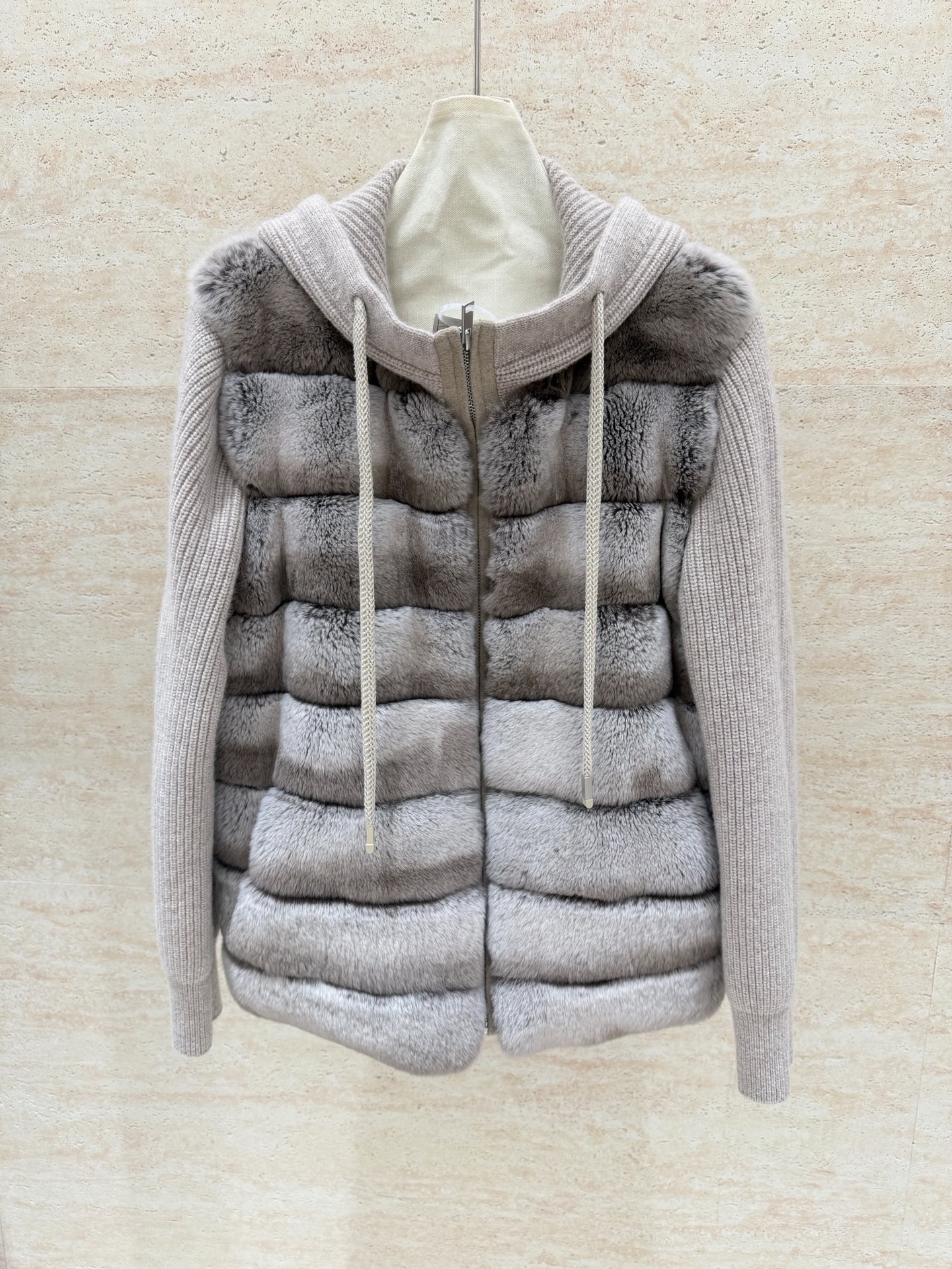 NO:944540,Loro piana 2026AW counter synchronization Angola imported rex rabbit and wool knitted hooded jacket S/xl, women's clothing, loro piana, jackets & coats, hats,19860909Loro piana 2026AW 专柜同步 安哥拉进口獭兔拼全羊毛针织连帽外套 S/xl,女装,loro piana,jackets & coats,hats,,Women's clothing