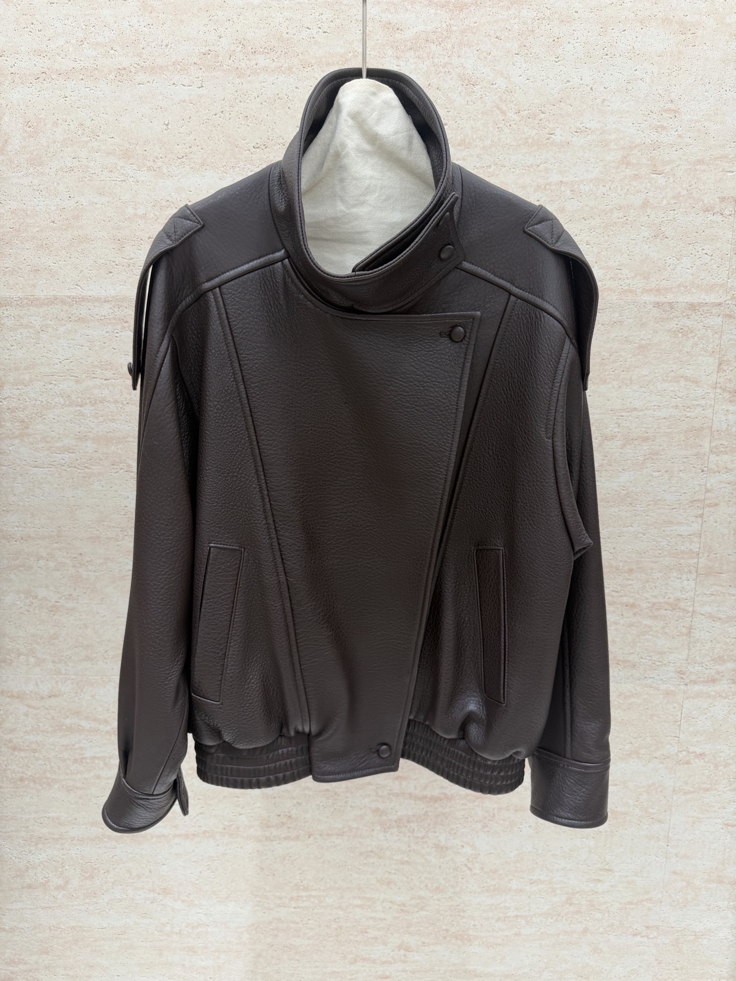 NO:945561,Ysl 2026 Aw counter synchronization New Zealand imported original textured leather motorcycle style jacket, coffee color, Saint Laurent-clothing, saint laurent, saint laurent, jackets & coats,19860909Ysl 2026 Aw专柜同步 新西兰进口原生态肌理皮机车款外套, 咖色,圣罗兰-服装,saint laurent,saint laurent,jackets & coats,,Women's clothing