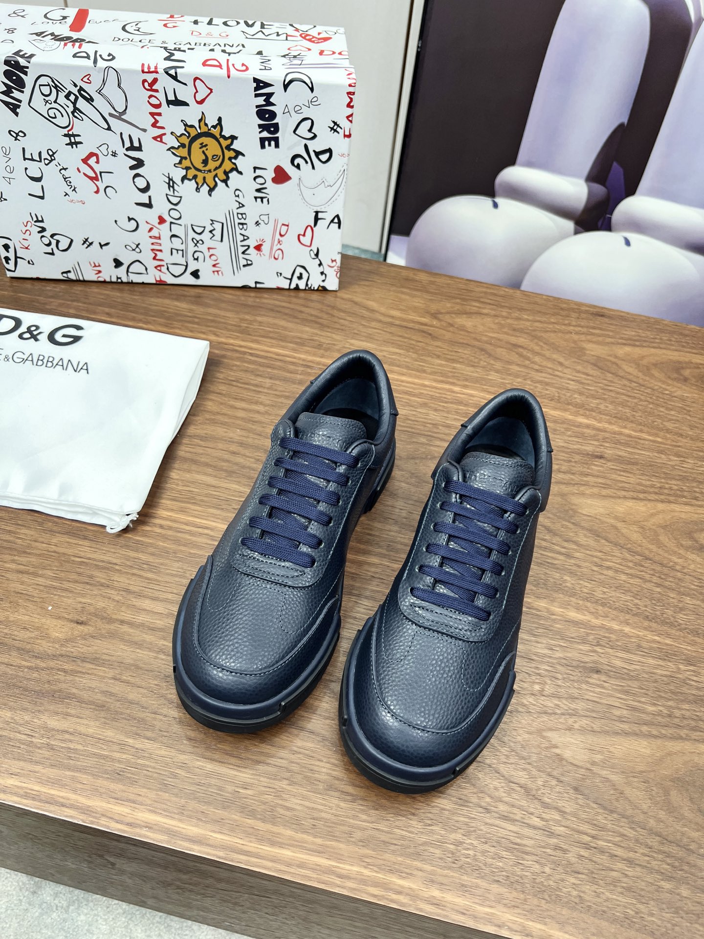 NO:278927,Real-priced high-end version high-quality original single quality D0LCE & GABBANA This year's main style is no one. Super popular and handsome casual shoes. This style inherits the D family's usual exaggerated but fashionable style. Superbly made. Many people love it using the original counter materials, [Strong][Strong][Strong][Strong], perfectly interprets the latest inspiration for shoes. Classic and fashion blends luxury and dreams lead to fashion high-end quality. PU outsole [Smile][Smile][Smile][Smile] Male size 38-45,,dior19860909实价高端版本高质量原单品质 D0LCE & GABBANA 今年的主打款式 没有之一 超火超帅气的休闲鞋此款传承了D家一贯有点浮夸而不失时尚的风格 精湛的做 众多人至爱采用专柜原版材料, [强][强][强] [强][强][强],完美诠释鞋履最新灵感 经典与时尚融为一体奢华迷梦驾凌时尚高端品质 PU大底 [奸笑][奸笑][奸笑]码数男38-45,,dior,Men's shoes