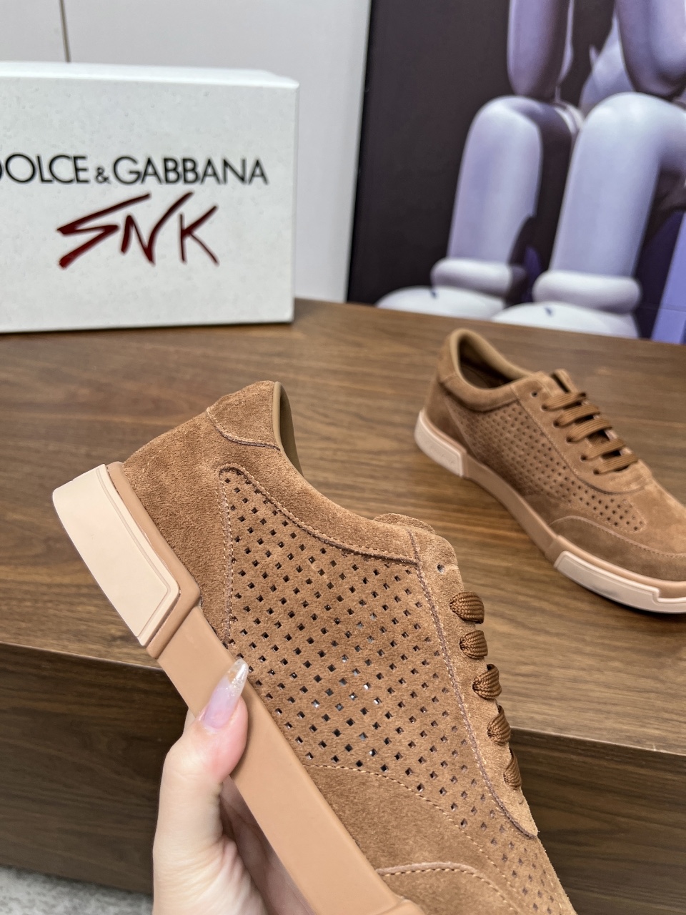 NO:275335,Real-priced high-end version high-quality original single quality D0LCE & GABBANA This year's main style is no one. Super popular and handsome casual shoes. This style inherits the D family's usual exaggerated but fashionable style. Superbly made. Many people love it using the original counter materials, [Strong][Strong][Strong][Strong], perfectly interprets the latest inspiration for shoes. Classic and fashion blends luxury and dreams lead to fashion high-end quality. PU outsole [Smile][Smile][Smile][Smile] Male size 38-45,,dior19860909实价高端版本高质量原单品质 D0LCE & GABBANA 今年的主打款式 没有之一 超火超帅气的休闲鞋此款传承了D家一贯有点浮夸而不失时尚的风格 精湛的做 众多人至爱采用专柜原版材料, [强][强][强] [强][强][强],完美诠释鞋履最新灵感 经典与时尚融为一体奢华迷梦驾凌时尚高端品质 PU大底 [奸笑][奸笑][奸笑]码数男38-45,,dior,Men's shoes