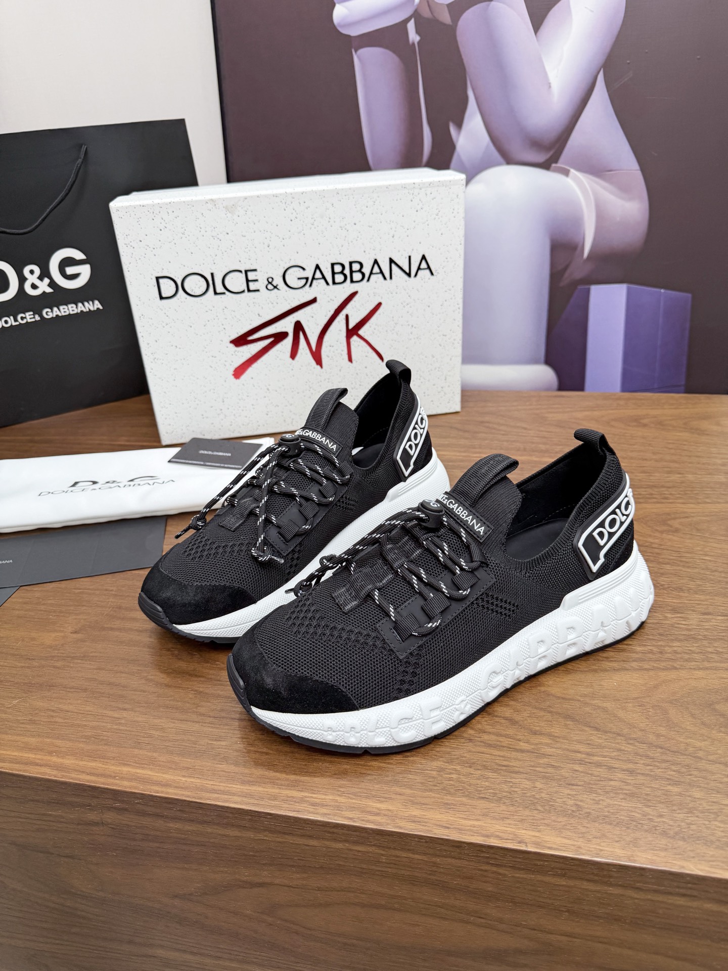 NO:574780,Dolce & Gabbana DG high-end version, high-quality original product, D0LCE & GABBANA's main style this year, there is no one of them. Super popular and handsome casual shoes. This style inherits the D family's always a little exaggerated but fashionable style. It is exquisitely made. Many people love to use the original materials of the counter, [strong][strong][strong] [strong][strong][strong], which perfectly interprets the latest inspiration of shoes. Classic and fashion are integrated into one. Luxurious dream overrides fashionable high-end quality PU outsole  [laughing][laughing][laughing] Male size 38-45, Dolce&Gabbana, dior19860909杜嘉班纳 DG 高端版本高质量原单品质 D0LCE & GABBANA 今年的主打款式 没有之一 超火超帅气的休闲鞋此款传承了D家一贯有点浮夸而不失时尚的风格 精湛的做 众多人至爱采用专柜原版材料, [强][强][强] [强][强][强],完美诠释鞋履最新灵感 经典与时尚融为一体奢华迷梦驾凌时尚高端品质 PU大底 [奸笑][奸笑][奸笑]码数男38-45,,Dolce&Gabbana,dior,Men's shoes