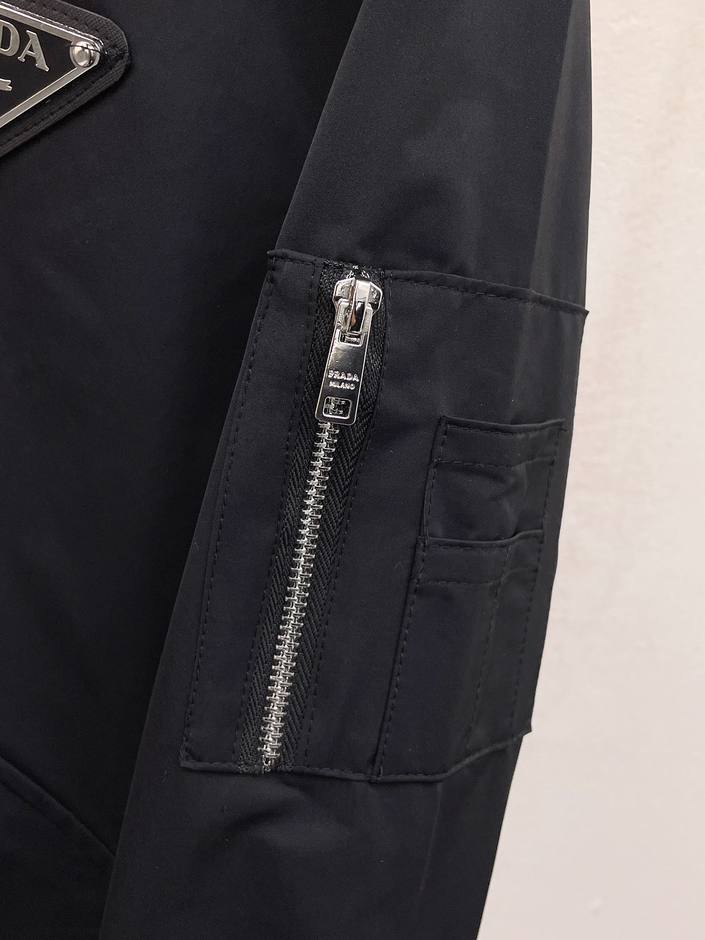 Prada 2025SS Men's Black Jacket - Original Quality, Comfortable & Breathable 9 i1705760133 821 7