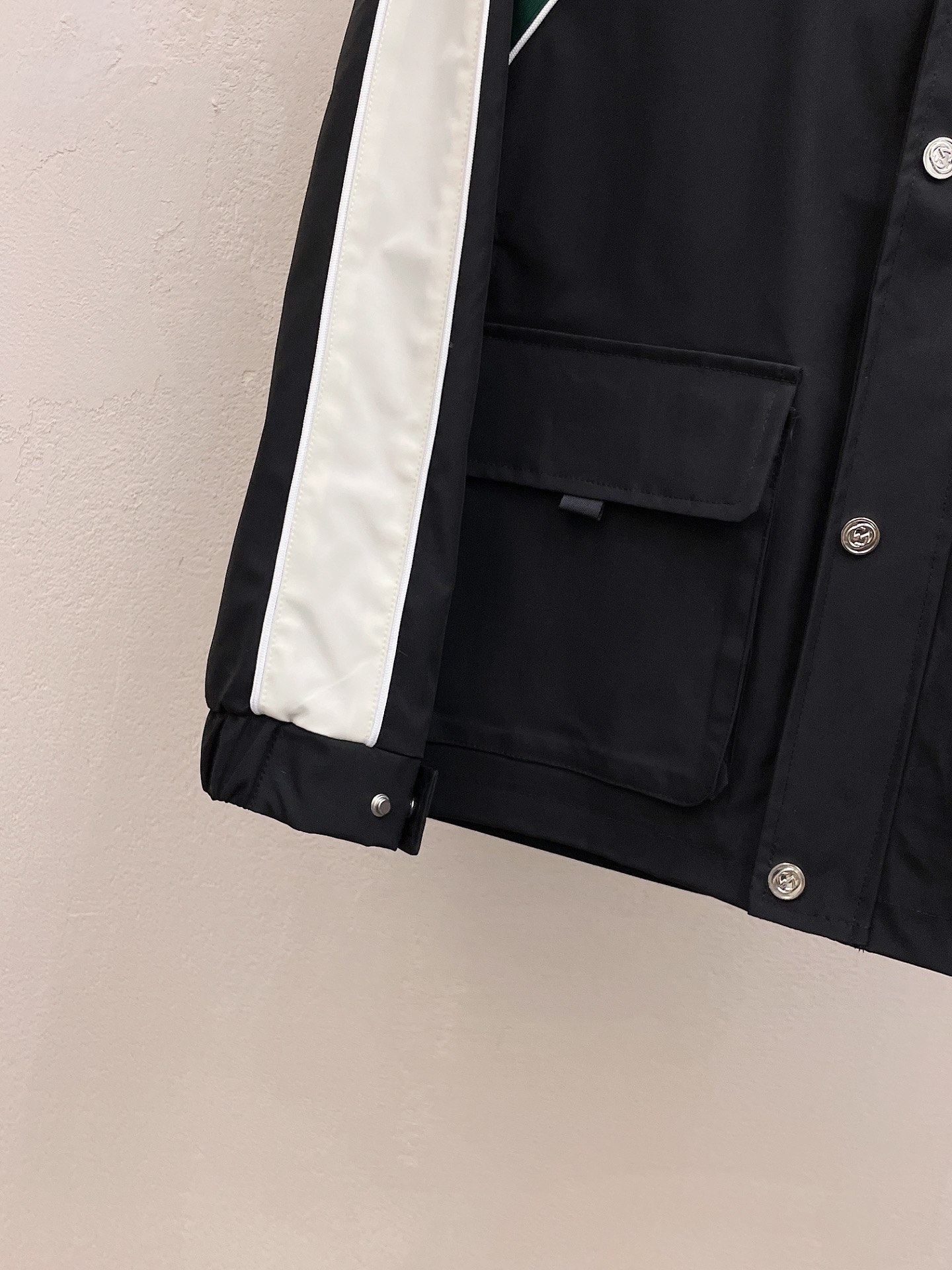 Gucci 2025SS Men's Jacket: High-End, Breathable, and Impeccably Detailed 10 i1705760647 3976 4