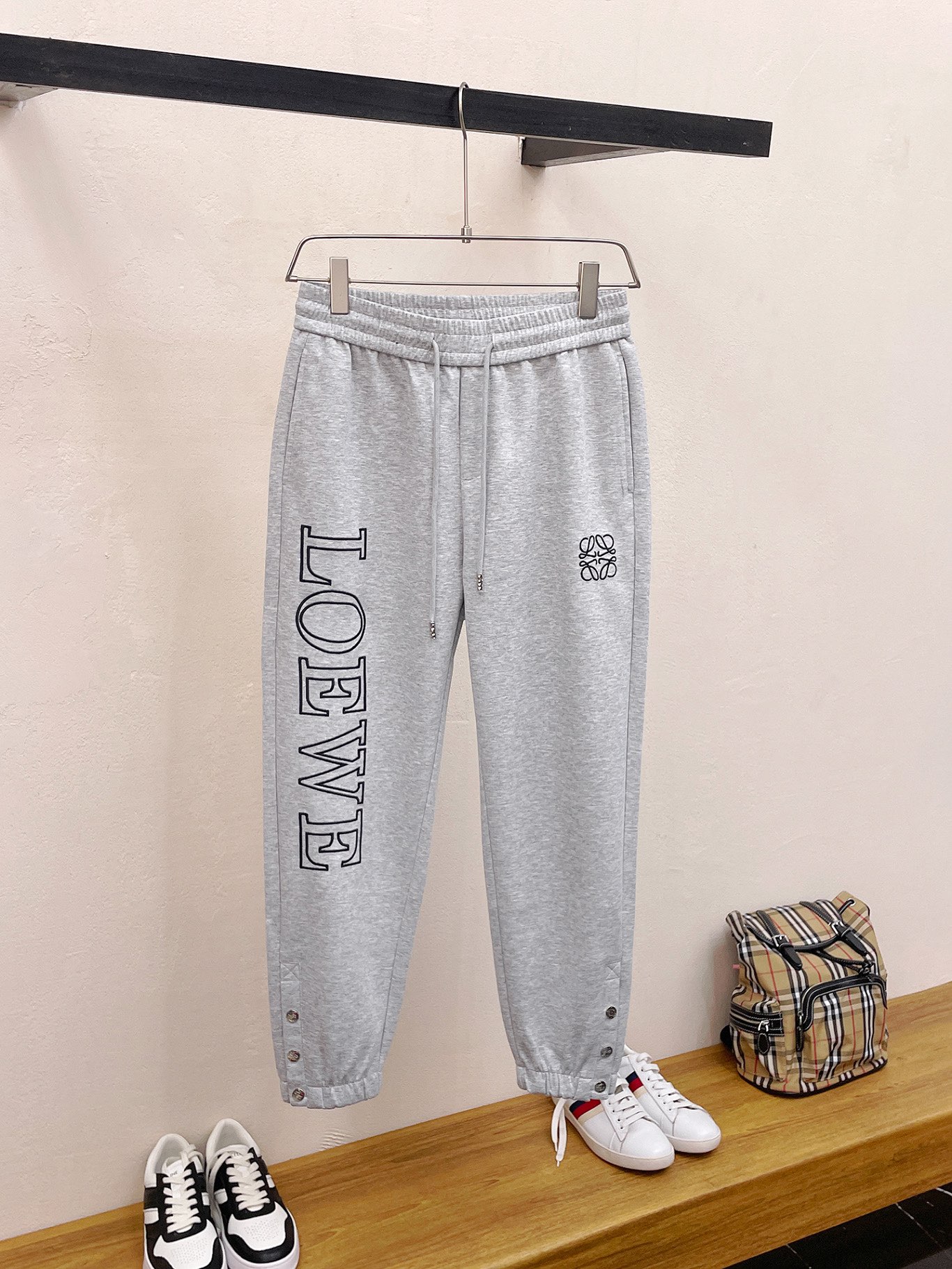 Replica
 Loewe Kleding Broek Luxe mode -replica -ontwerpers
 Lentecollectie Casual