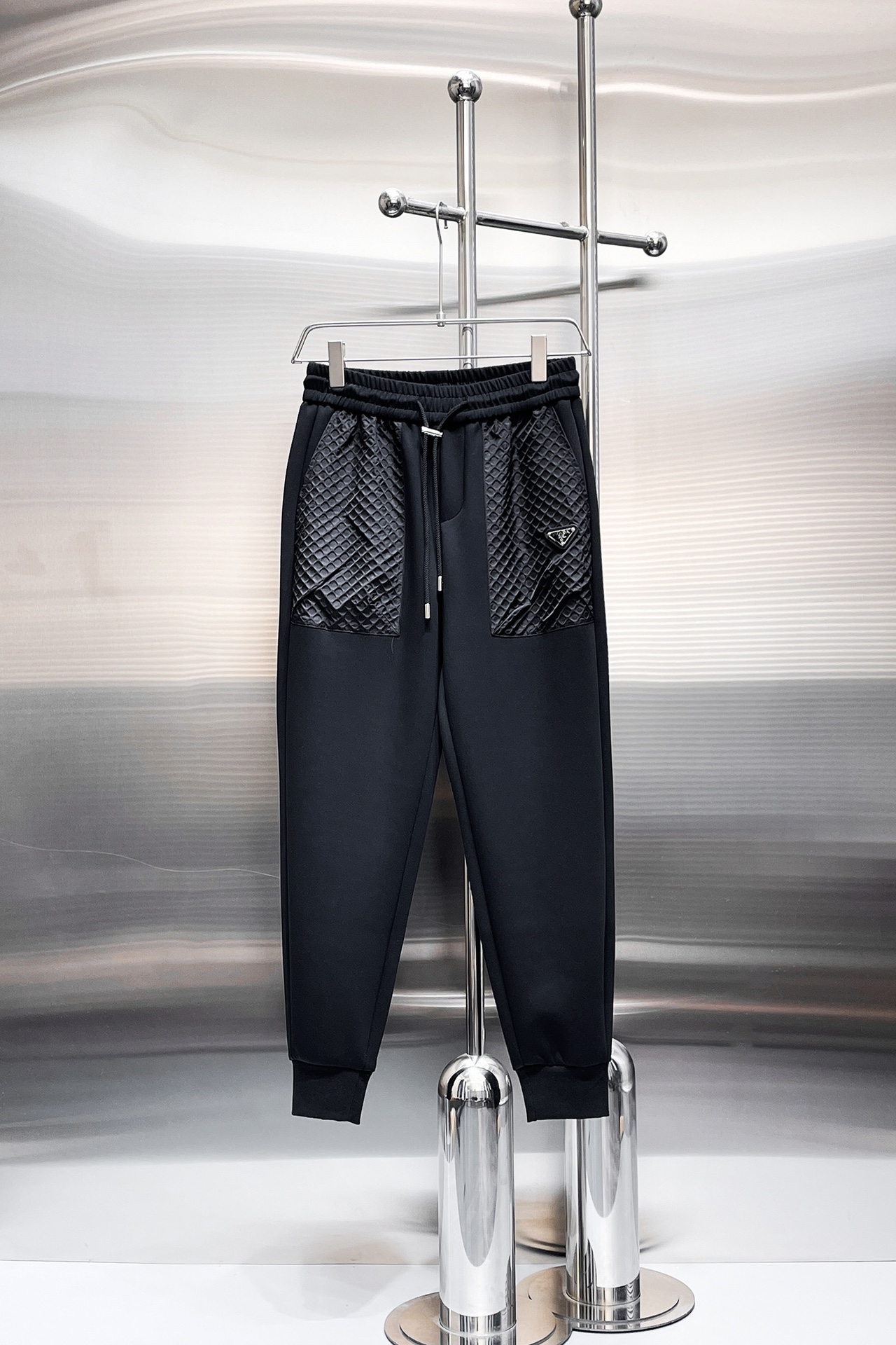 普家  2024春季新款休闲裤！官网同步发售。品牌经典LOGO休闲裤 ，定制面料，舒适度极好，手触感强烈。辨识度极高，完美品相工艺。 尺码：M-3XL   bh