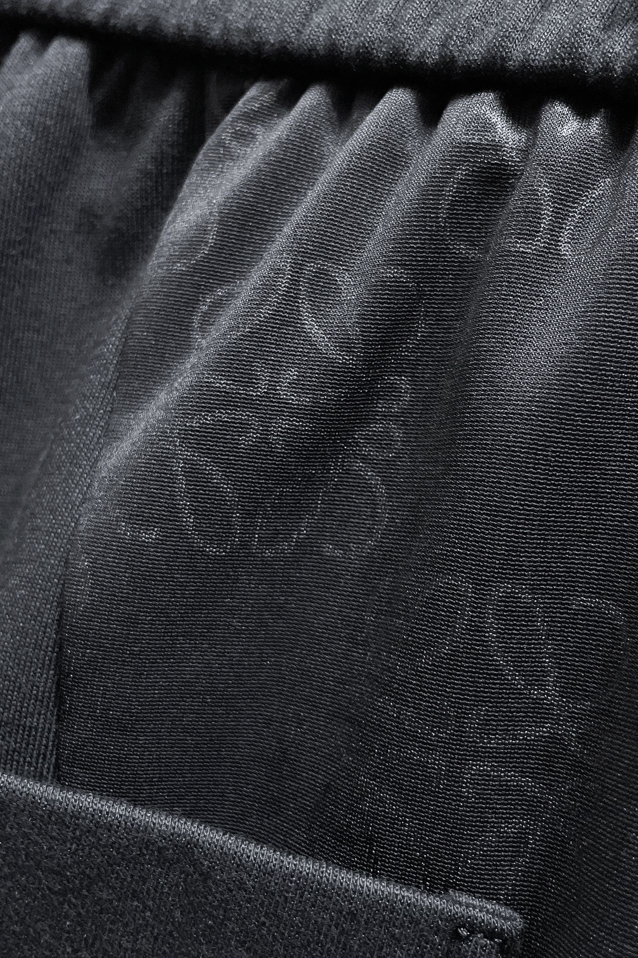 罗意威2024春季新款休闲裤！官网同步发售品牌经典LOGO休闲裤定制面料舒适度极好手触感强烈辨识度极高完