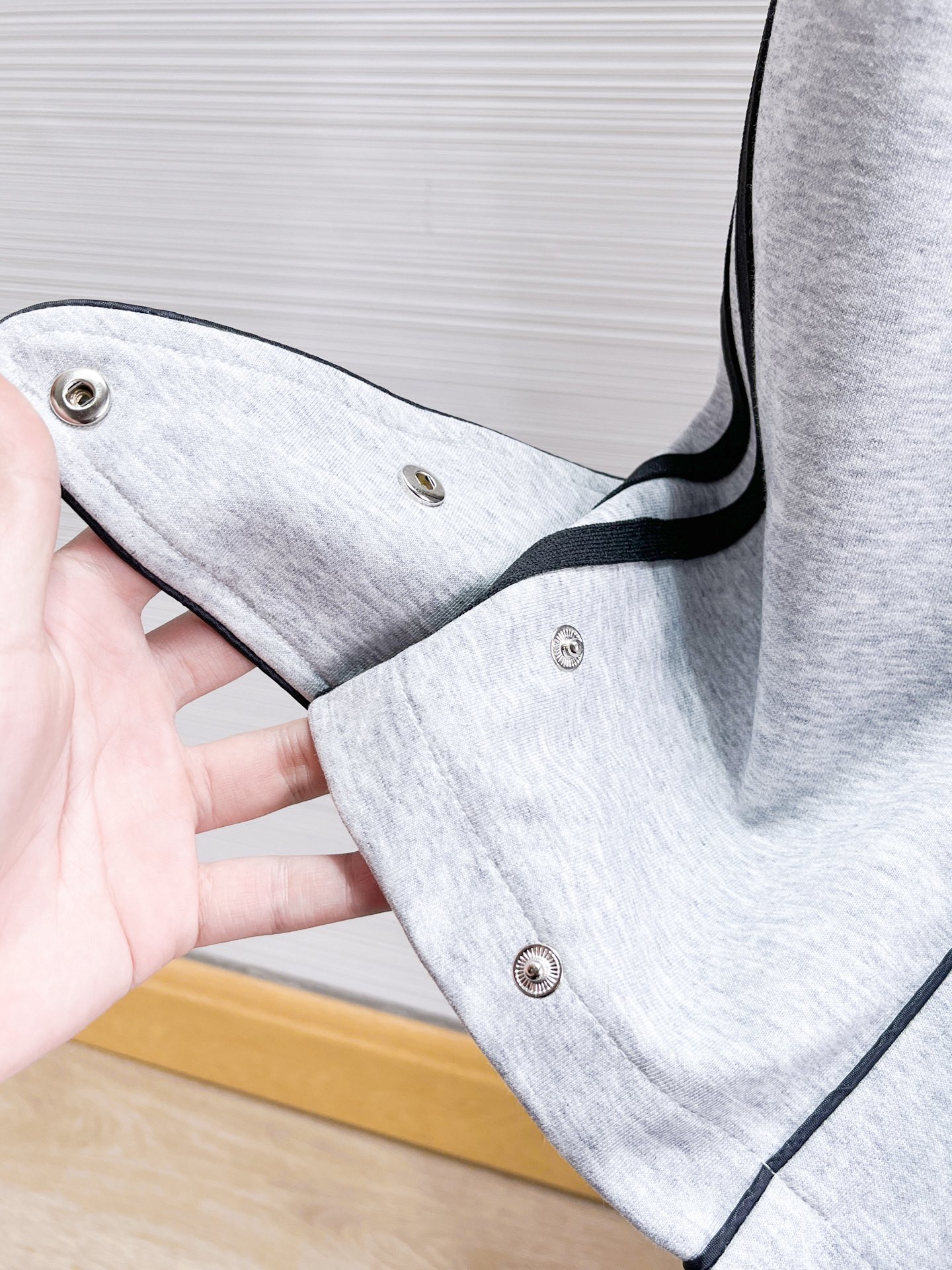 Y32024春季新款休闲裤！官网同步发售品牌经典LOGO休闲裤定制面料舒适度极好手触感强烈辨识度极高完美