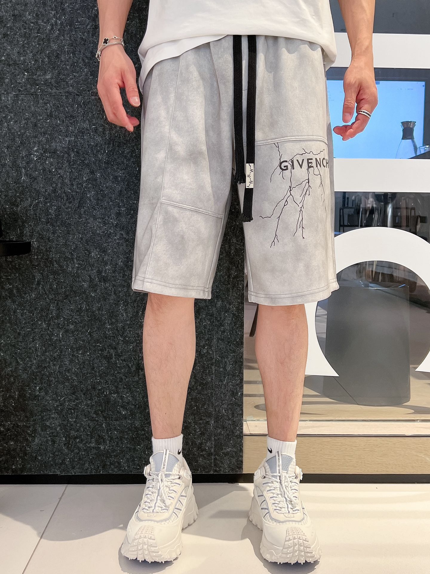 “New Men’s Leisure Shorts 2025: Advanced Air-Skinned Fabric for Ultimate Comfort” - 图片 2