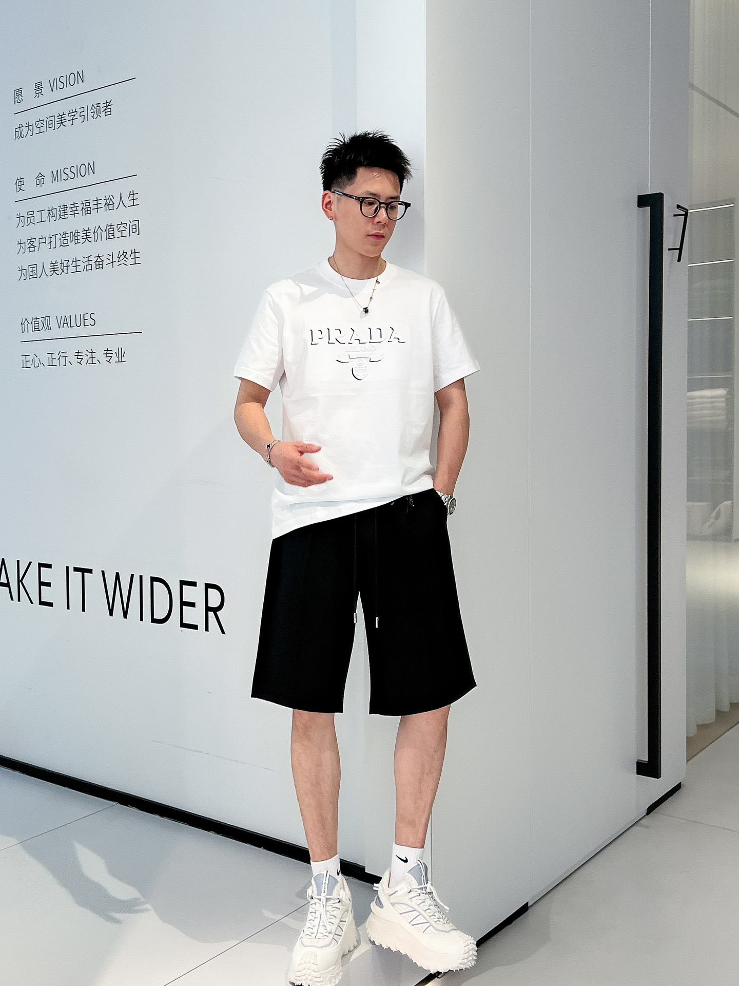 普拉达 三标齐全 2026夏季新款男士休闲短裤,高级定制面料透气面料 透气弹力舒适度极高,细节无可挑剔,顶级辅料 普拉达 三标齐全 2026夏季新款男士休闲短裤,高级定制面料透气面料 透气弹力舒适度极高,细节无可挑剔,顶级辅料