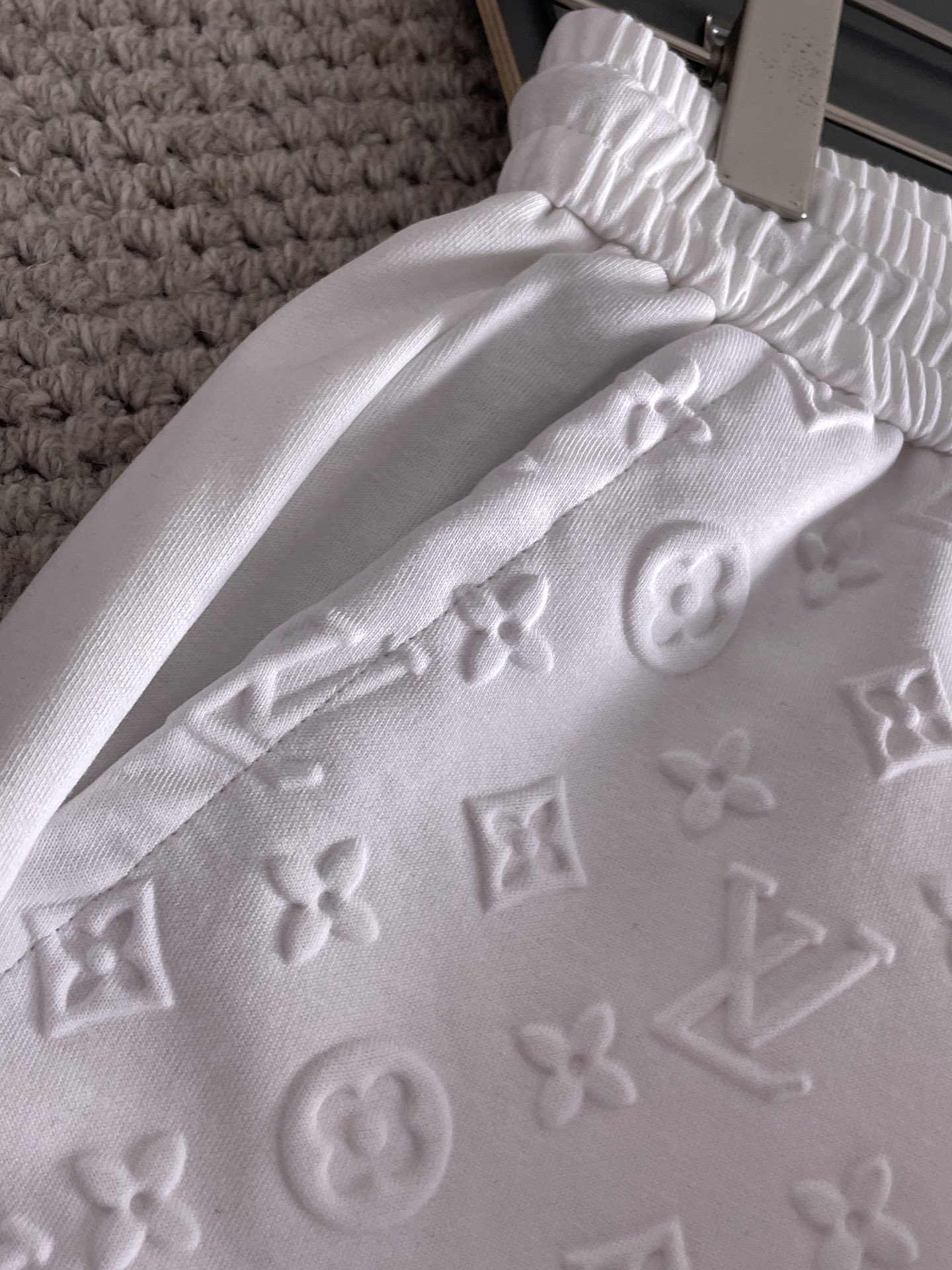  LV 三标齐全 2025夏季新款男士休闲短裤，高级定制面料透气面料 透气弹力舒适度极高，细节无可挑剔，