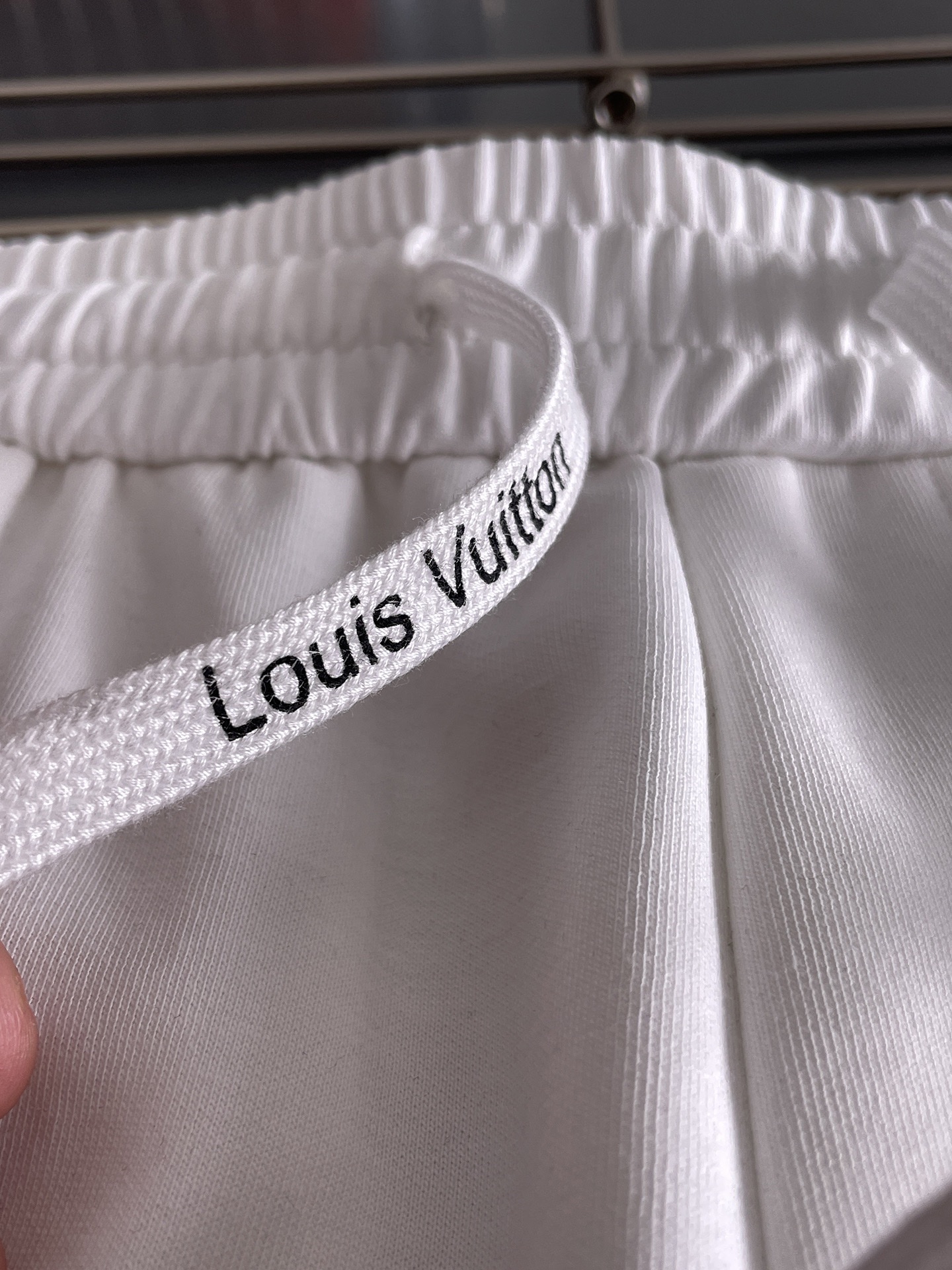  LV 三标齐全 2025夏季新款男士休闲短裤，高级定制面料透气面料 透气弹力舒适度极高，细节无可挑剔，