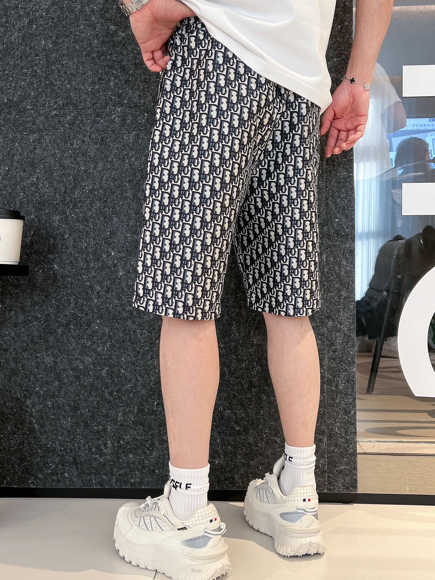 迪奥  三标齐全    2026夏季新款男士休闲短裤，高级定制面料透气面料 透气弹力舒适度极高，细节无可