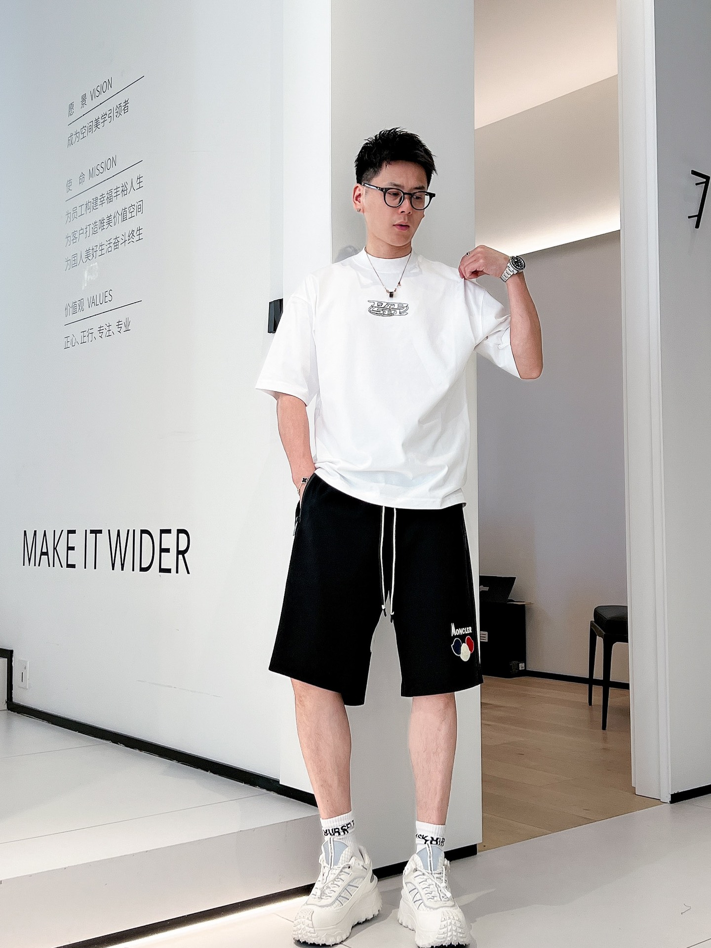 蒙口 三标齐全 2026夏季新款男士休闲短裤,高级定制面料透气面料 透气弹力舒适度极高,细节无可挑剔,顶级辅料配 蒙口 三标齐全 2026夏季新款男士休闲短裤,高级定制面料透气面料 透气弹力舒适度极高,细节无可挑剔,顶级辅料配
