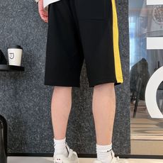芬迪 三标齐全 2026夏季新款男士休闲短裤,高级定制面料透气面料 透气弹力舒适度极高,细节无可挑剔,顶级辅料配 芬迪 三标齐全 2026夏季新款男士休闲短裤,高级定制面料透气面料 透气弹力舒适度极高,细节无可挑剔,顶级辅料配