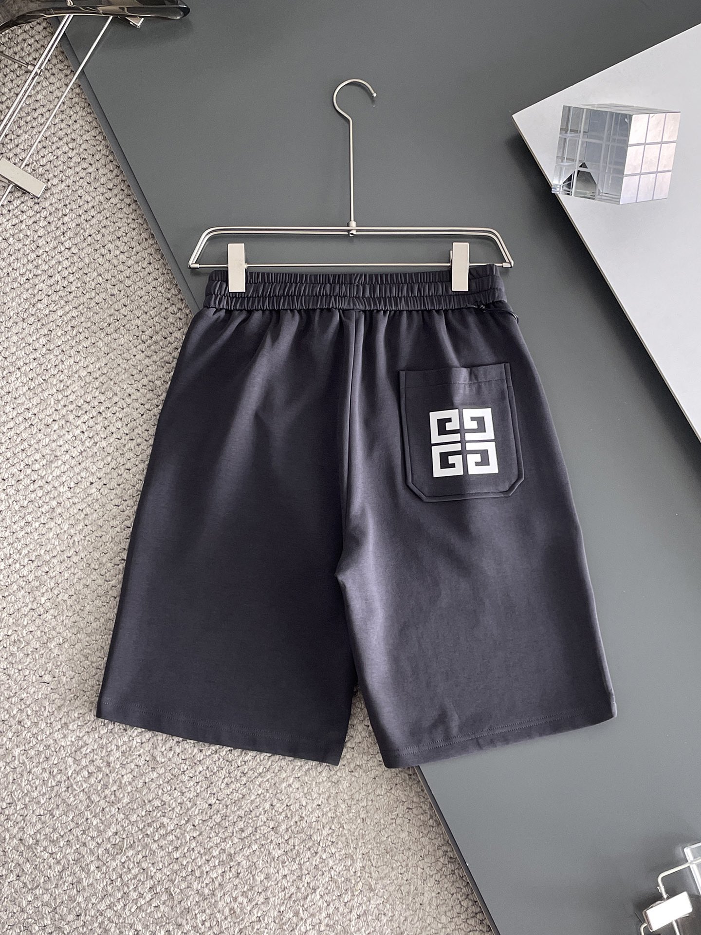 Top-Level Men’s Leisure Shorts with Custom Air-Skinned Fabric and Impeccable Details - 图片 2