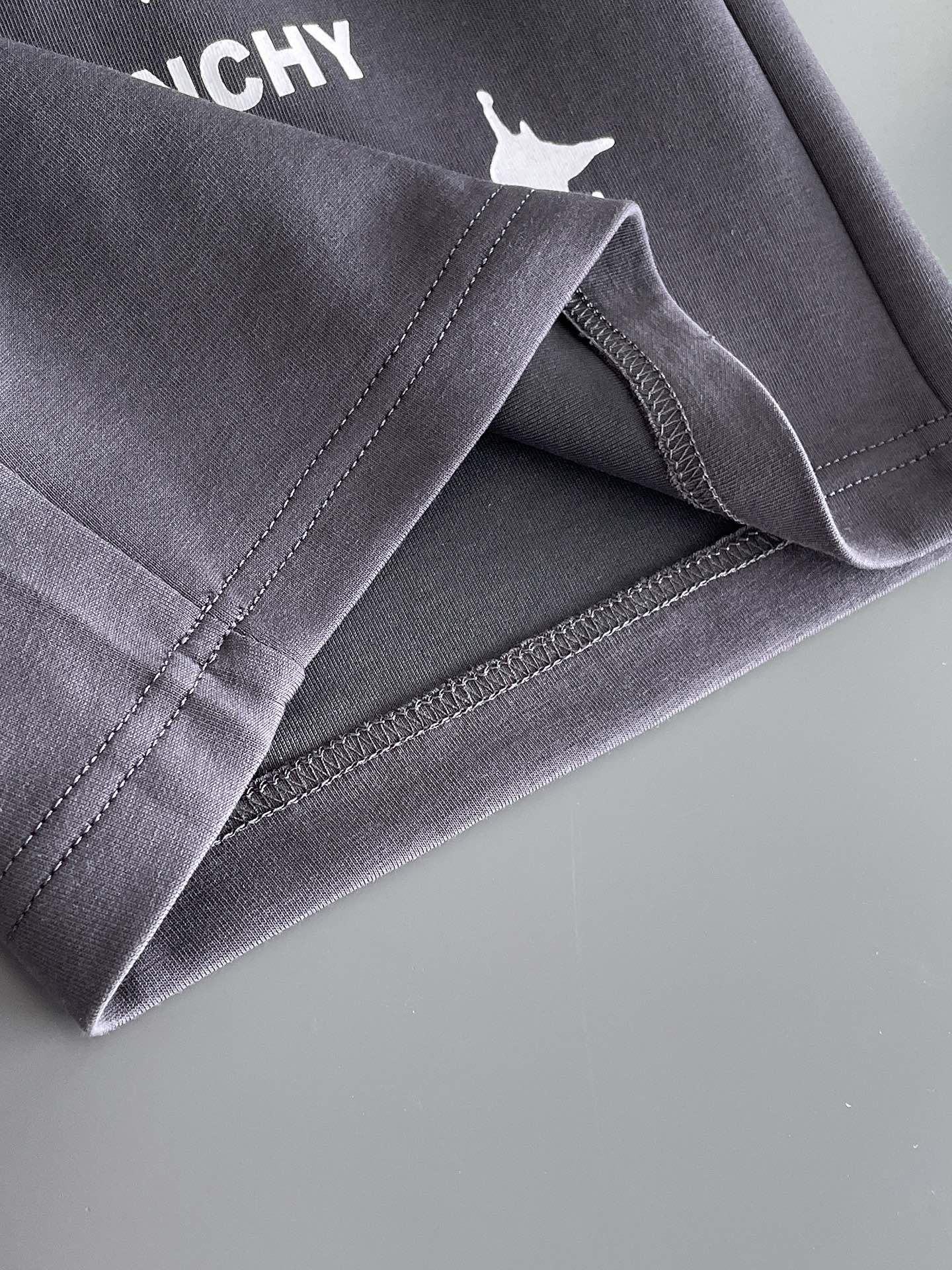 Top-Level Men’s Leisure Shorts with Custom Air-Skinned Fabric and Impeccable Details - 图片 9