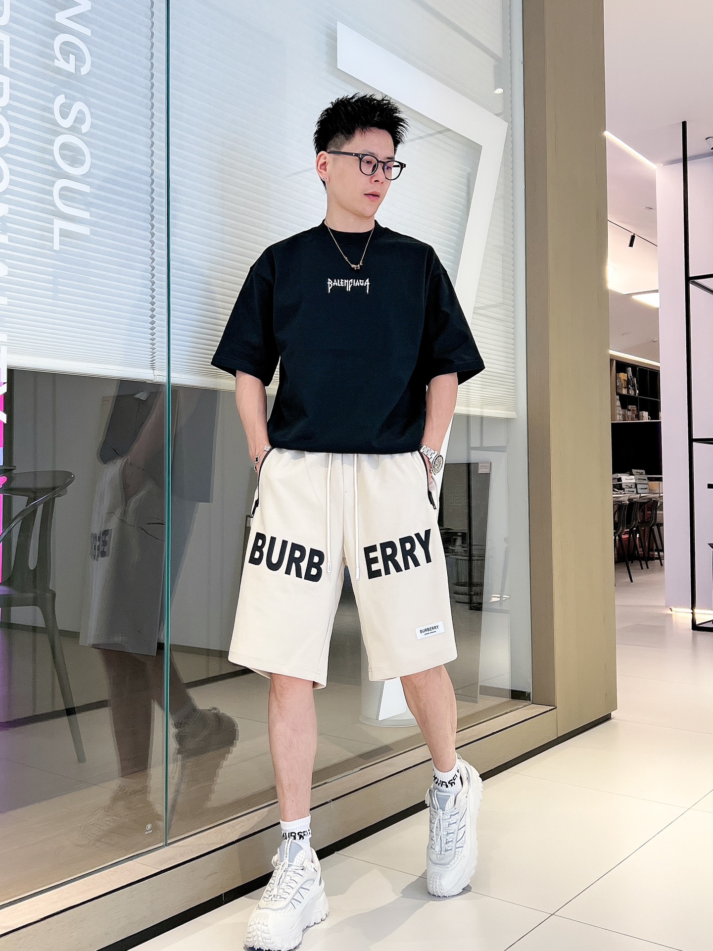 巴宝莉 三标齐全 2026夏季新款男士休闲短裤,高级定制面料透气面料 透气弹力舒适度极高,细节无可挑剔,顶级辅料 巴宝莉 三标齐全 2026夏季新款男士休闲短裤,高级定制面料透气面料 透气弹力舒适度极高,细节无可挑剔,顶级辅料