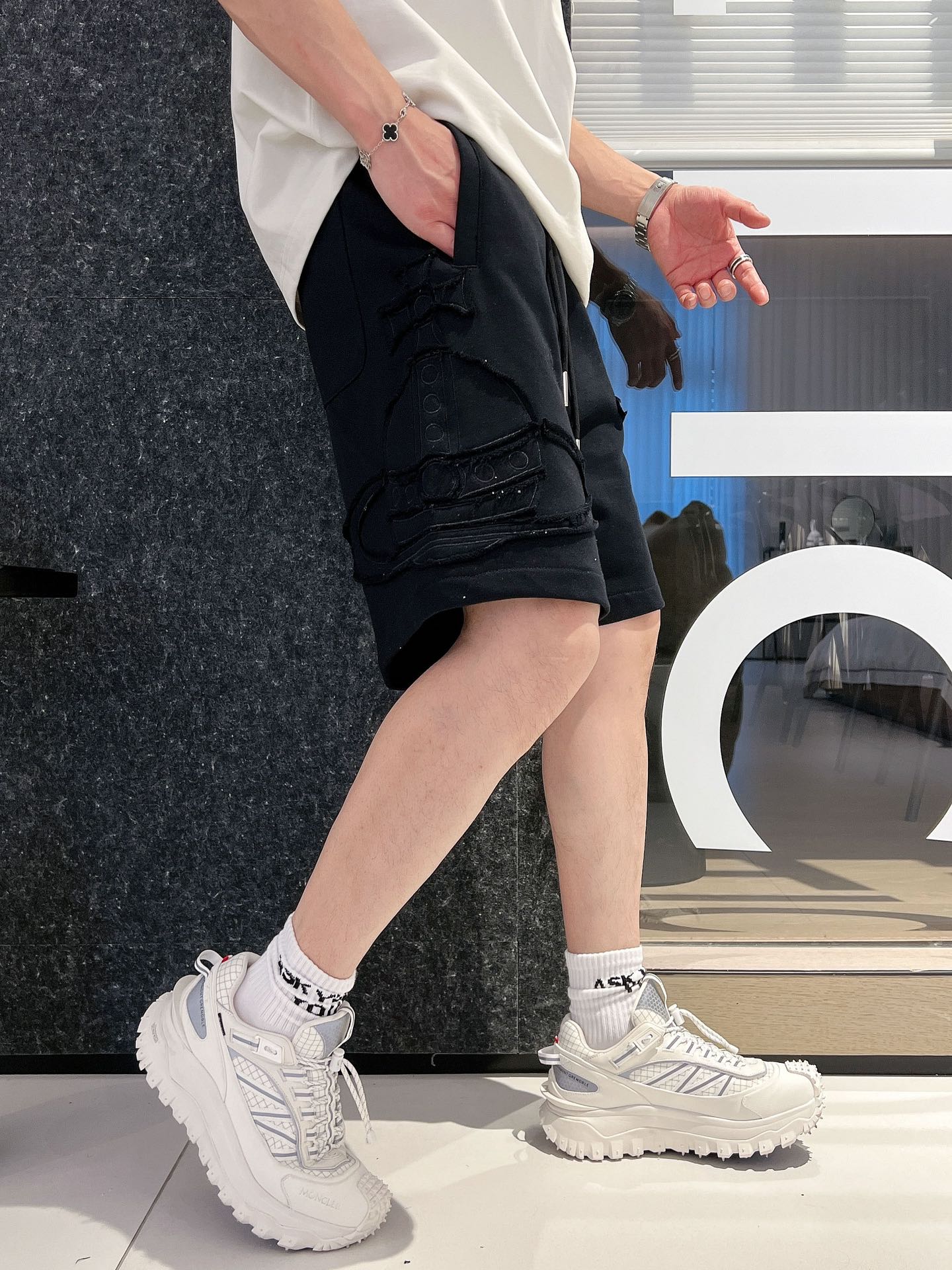 “2025 Men’s Leisure Shorts: Queen of the West Collection with Advanced Fabrics and Comfort” - 图片 6