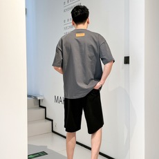 芬迪 三标齐全 2026夏季新款男士休闲短裤,高级定制面料透气面料 透气弹力舒适度极高,细节无可挑剔,顶级辅料配 芬迪 三标齐全 2026夏季新款男士休闲短裤,高级定制面料透气面料 透气弹力舒适度极高,细节无可挑剔,顶级辅料配