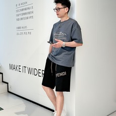 芬迪 三标齐全 2026夏季新款男士休闲短裤,高级定制面料透气面料 透气弹力舒适度极高,细节无可挑剔,顶级辅料配 芬迪 三标齐全 2026夏季新款男士休闲短裤,高级定制面料透气面料 透气弹力舒适度极高,细节无可挑剔,顶级辅料配