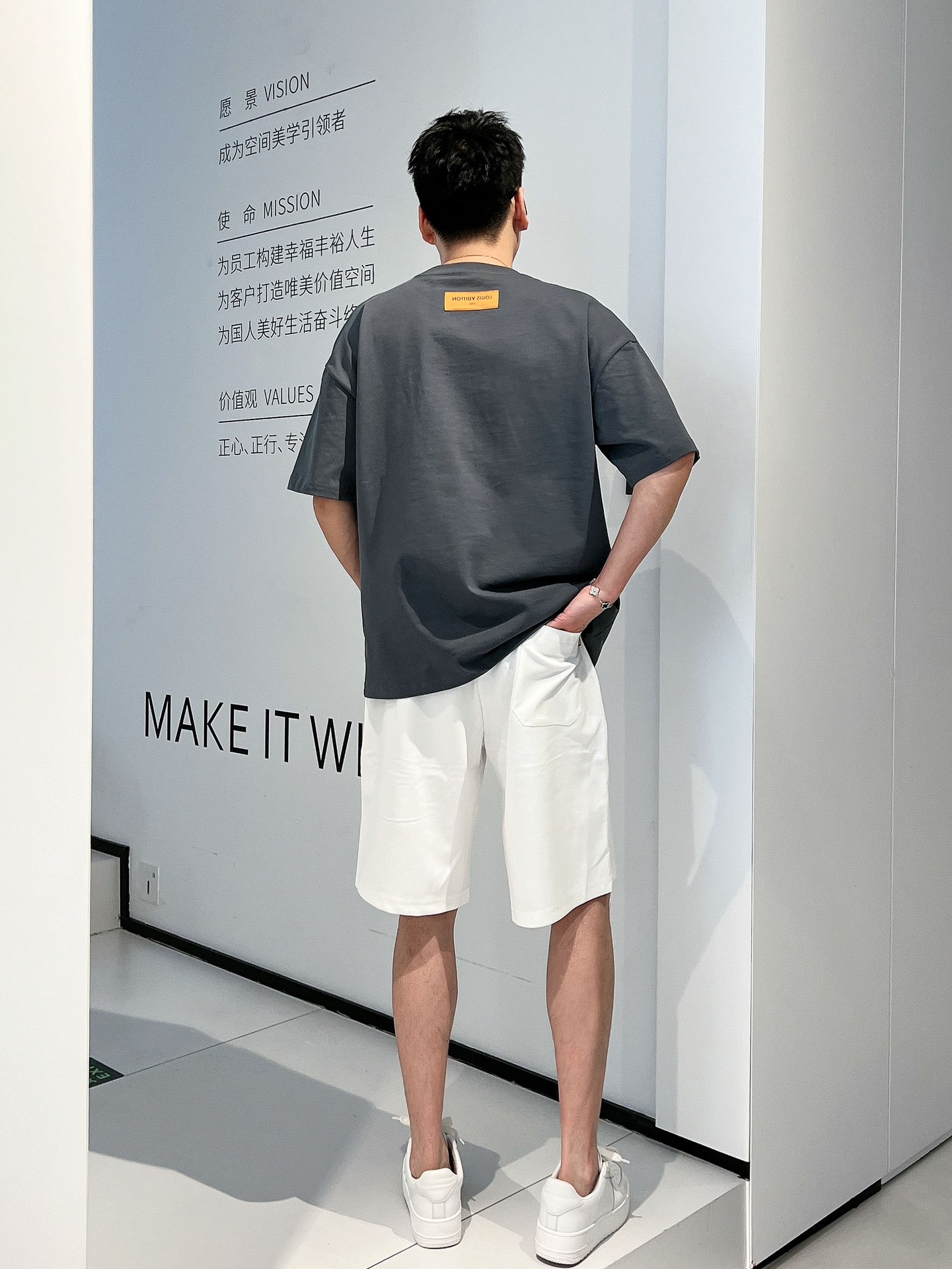 芬迪 三标齐全 2026夏季新款男士休闲短裤,高级定制面料透气面料 透气弹力舒适度极高,细节无可挑剔,顶级辅料配 芬迪 三标齐全 2026夏季新款男士休闲短裤,高级定制面料透气面料 透气弹力舒适度极高,细节无可挑剔,顶级辅料配