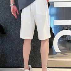 芬迪 三标齐全 2026夏季新款男士休闲短裤,高级定制面料透气面料 透气弹力舒适度极高,细节无可挑剔,顶级辅料配 芬迪 三标齐全 2026夏季新款男士休闲短裤,高级定制面料透气面料 透气弹力舒适度极高,细节无可挑剔,顶级辅料配
