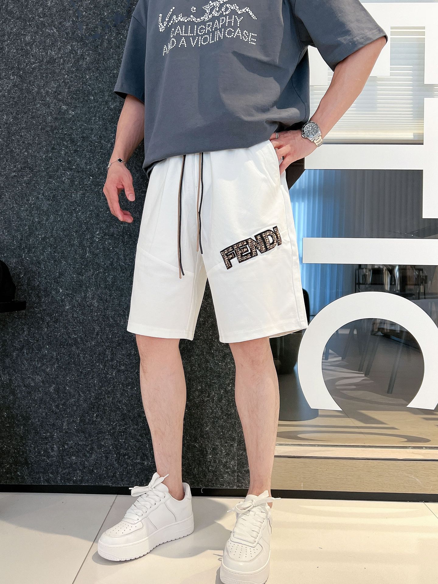 芬迪  三标齐全    2026夏季新款男士休闲短裤，高级定制面料透气面料 透气弹力舒适度极高，细节无可挑剔，顶级辅料配