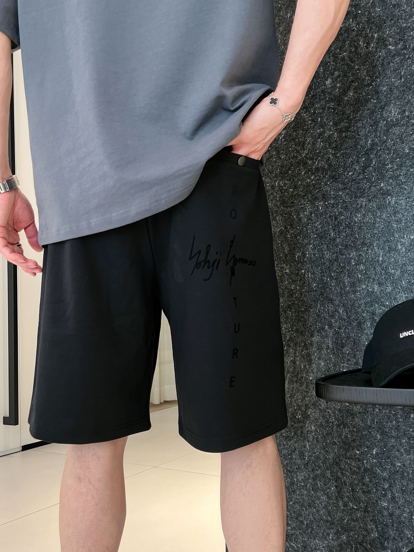 “Men’s Recreational Shorts with Air-Escalation and Original Logo Design in Multiple Sizes” - 图片 9