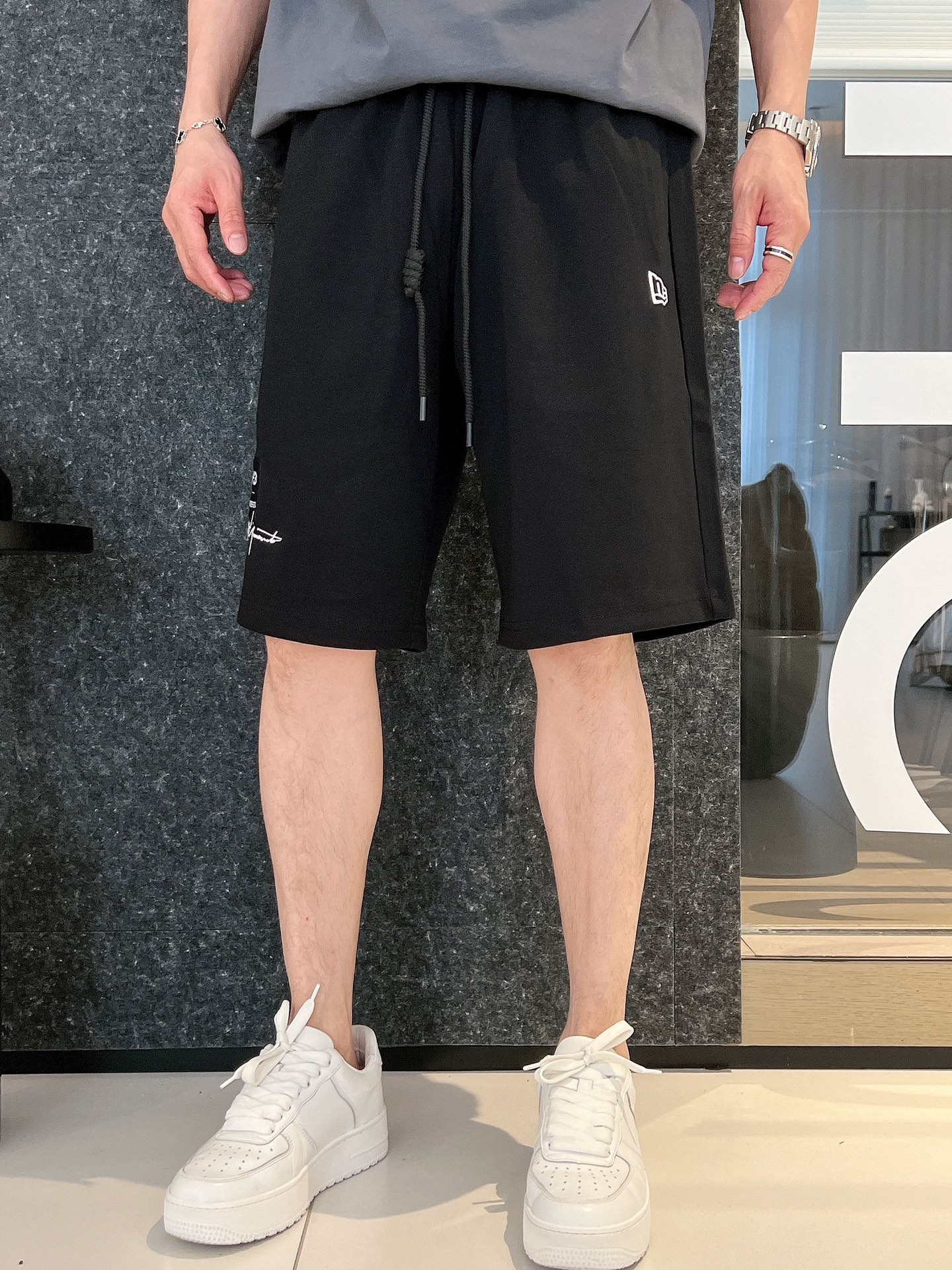 “Men’s Recreational Shorts with Air-Escalation and Original Logo Design in Multiple Sizes” - 图片 5