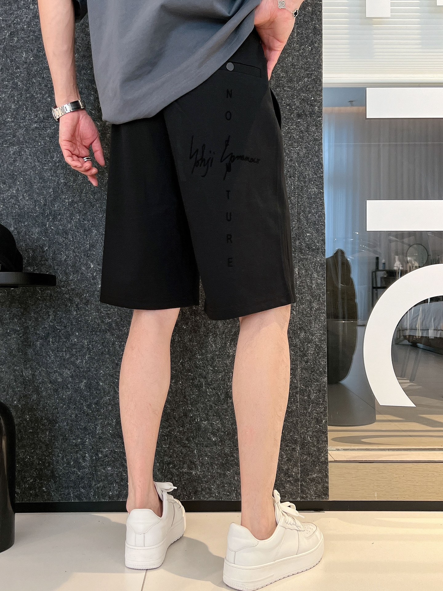 “Men’s Recreational Shorts with Air-Escalation and Original Logo Design in Multiple Sizes” - 图片 4