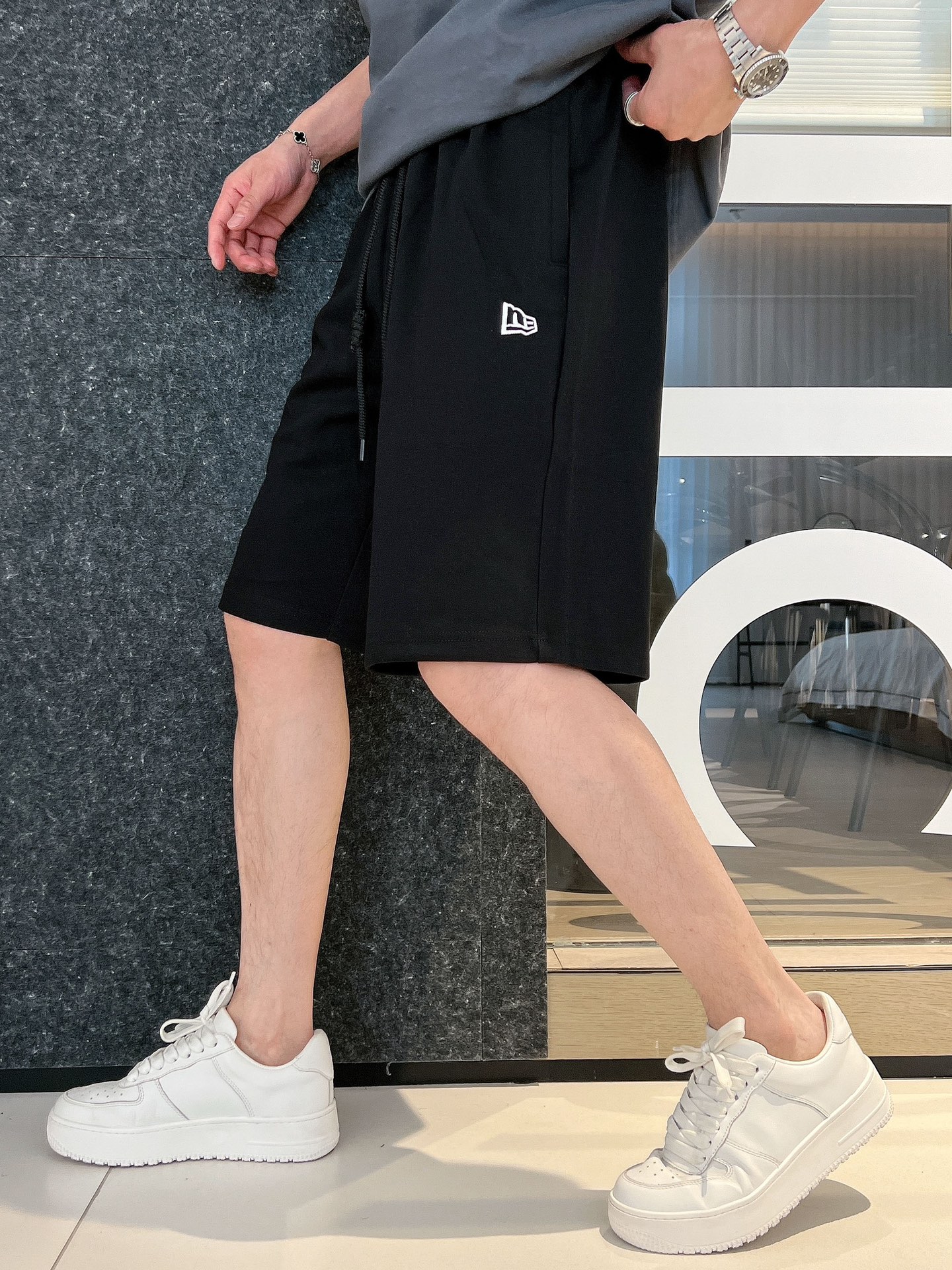 “Men’s Recreational Shorts with Air-Escalation and Original Logo Design in Multiple Sizes” - 图片 3