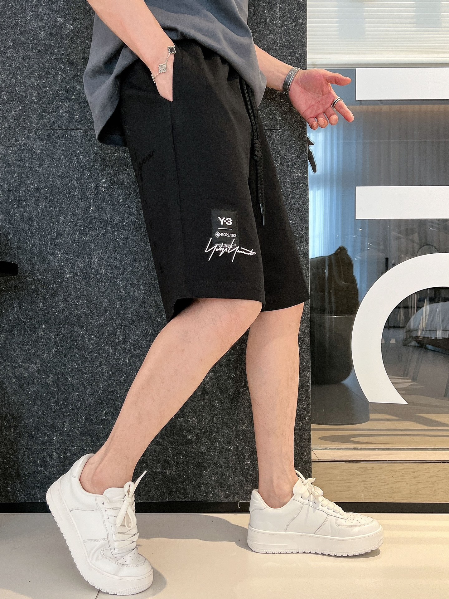 “Men’s Recreational Shorts with Air-Escalation and Original Logo Design in Multiple Sizes” - 图片 6