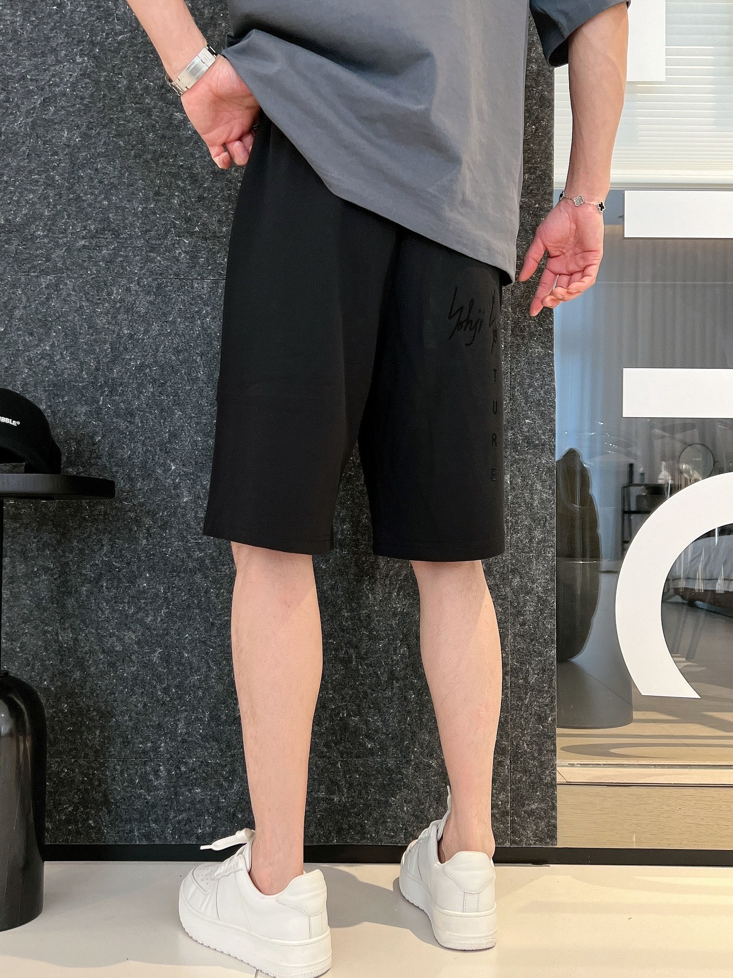 “Men’s Recreational Shorts with Air-Escalation and Original Logo Design in Multiple Sizes” - 图片 8