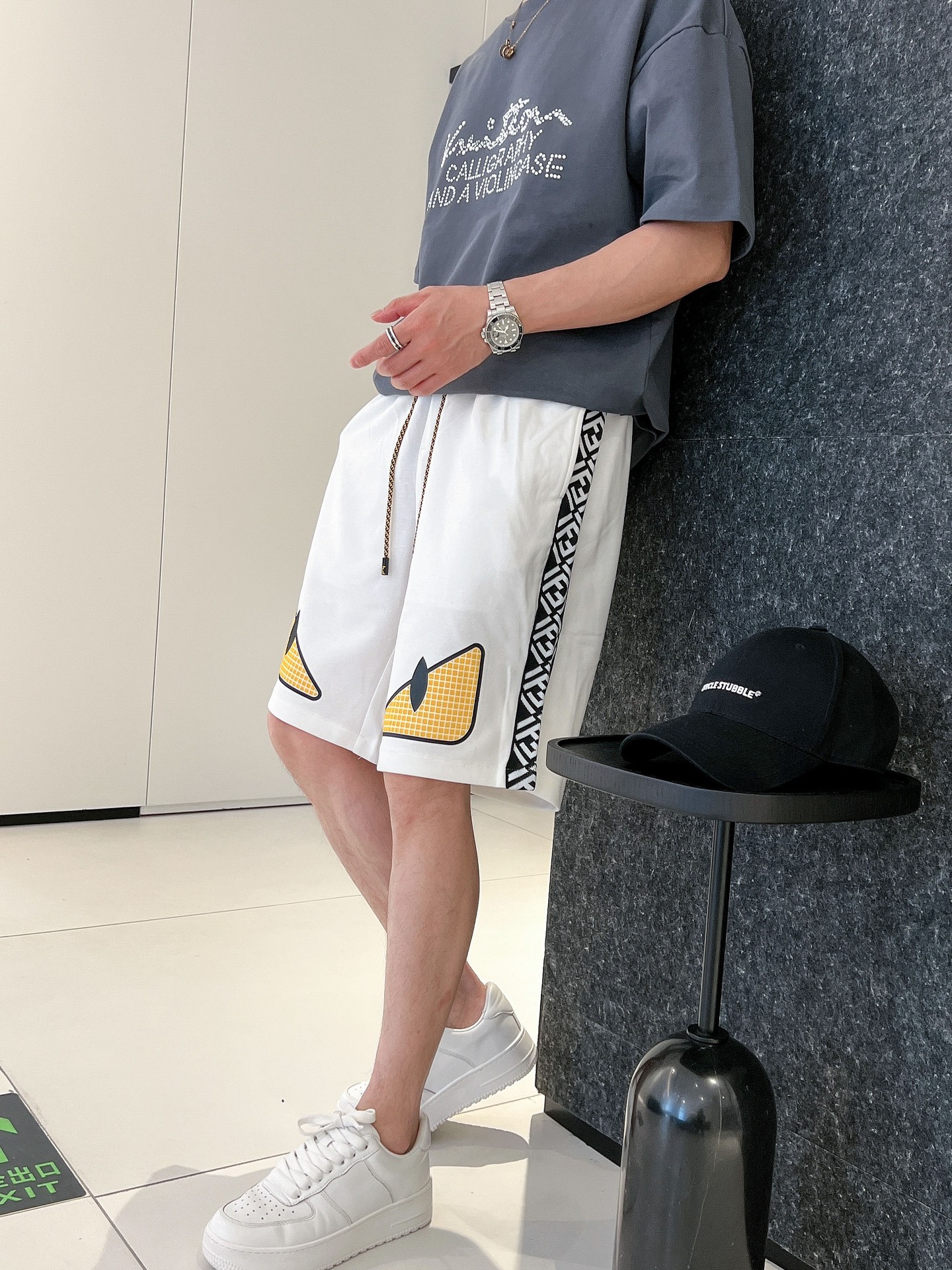 芬迪  三标齐全    2026夏季新款男士休闲短裤，高级定制面料透气面料 透气弹力舒适度极高，细节无可挑剔，顶级辅料配