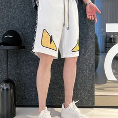 芬迪 三标齐全 2026夏季新款男士休闲短裤,高级定制面料透气面料 透气弹力舒适度极高,细节无可挑剔,顶级辅料配 芬迪 三标齐全 2026夏季新款男士休闲短裤,高级定制面料透气面料 透气弹力舒适度极高,细节无可挑剔,顶级辅料配