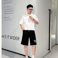 普拉达 三标齐全 2026夏季新款男士休闲短裤,高级定制面料透气面料 透气弹力舒适度极高,细节无可挑剔,顶级辅料 普拉达 三标齐全 2026夏季新款男士休闲短裤,高级定制面料透气面料 透气弹力舒适度极高,细节无可挑剔,顶级辅料