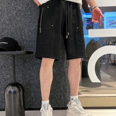 LV 三标齐全 2026夏季新款男士休闲短裤,高级定制面料透气面料 透气弹力舒适度极高,细节无可挑剔,顶级辅料配 LV 三标齐全 2026夏季新款男士休闲短裤,高级定制面料透气面料 透气弹力舒适度极高,细节无可挑剔,顶级辅料配