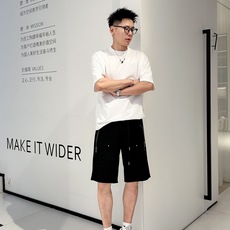 LV 三标齐全 2026夏季新款男士休闲短裤,高级定制面料透气面料 透气弹力舒适度极高,细节无可挑剔,顶级辅料配 LV 三标齐全 2026夏季新款男士休闲短裤,高级定制面料透气面料 透气弹力舒适度极高,细节无可挑剔,顶级辅料配