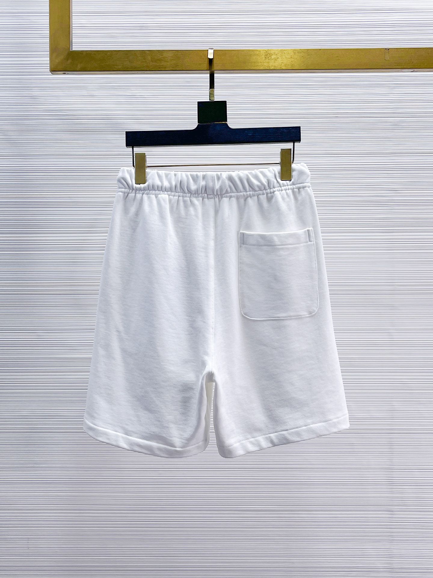 NO:140939,Fendi has complete three standards. New summer casual shorts for men, high-end customized fabric breathable fabric, extremely breathable, elastic and comfortable, impeccable details, top-level auxiliary materials, original logo design concept, delicate and soft feel!  The upper body style is excellent!  Size M-XXXL order to report height and weight, fendi, shorts, alexander wang19860909芬迪 三标齐全 夏季新款男士休闲短裤,高级定制面料透气面料 透气弹力舒适度极高,细节无可挑剔,顶级辅料配备,原版logo设计理念,手感细腻柔软！上身版型超赞！尺码M-XXXL下单报身高体重,,fendi,shorts,alexander wang,Men's clothing