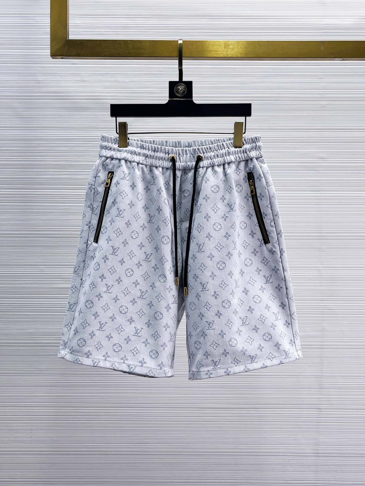NO:140942,LV has complete three standards. New summer casual shorts for men, high-end custom fabric breathable fabric, extremely breathable, elastic and comfortable, impeccable details, top-level auxiliary materials, original logo design concept, delicate and soft feel!  The upper body style is excellent!  Size M-XXXL order to report height and weight, louis vuitton, shorts, alexander wang19860909LV 三标齐全 夏季新款男士休闲短裤,高级定制面料透气面料 透气弹力舒适度极高,细节无可挑剔,顶级辅料配备,原版logo设计理念,手感细腻柔软！上身版型超赞！尺码M-XXXL下单报身高体重,,louis vuitton,shorts,alexander wang,Men's clothing