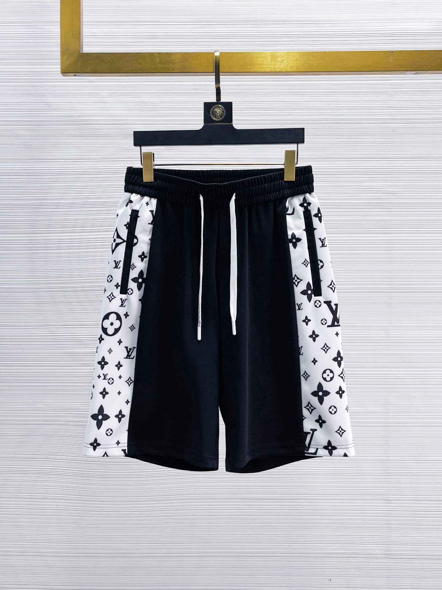 NO:140921,LV has complete three standards. New summer casual shorts for men, high-end custom fabric breathable fabric, extremely breathable, elastic and comfortable, impeccable details, top-level auxiliary materials, original logo design concept, delicate and soft feel!  The upper body style is excellent!  Size M-XXXL order to report height and weight, louis vuitton, shorts, alexander wang19860909LV 三标齐全 夏季新款男士休闲短裤,高级定制面料透气面料 透气弹力舒适度极高,细节无可挑剔,顶级辅料配备,原版logo设计理念,手感细腻柔软！上身版型超赞！尺码M-XXXL下单报身高体重,,louis vuitton,shorts,alexander wang,Men's clothing