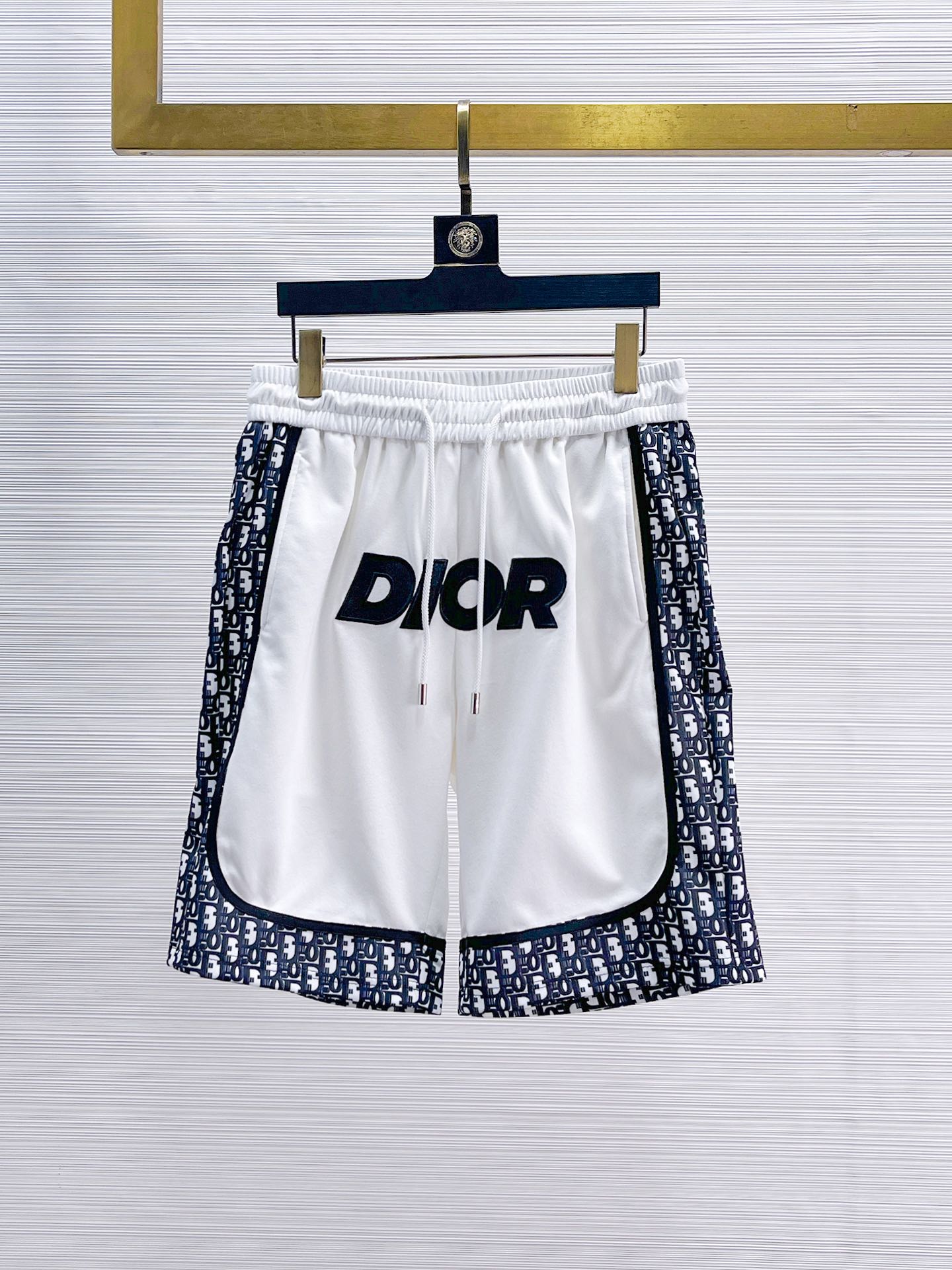 NO:140943,Dior has complete three standards. New summer casual shorts for men, high-end custom fabric breathable fabric, extremely breathable elastic and comfortable, impeccable details, top-level auxiliary materials, original logo design concept, delicate and soft feel!  The upper body style is excellent!  Size M-XXXL order to report height and weight, dior, shorts, alexander wang19860909迪奥 三标齐全 夏季新款男士休闲短裤,高级定制面料透气面料 透气弹力舒适度极高,细节无可挑剔,顶级辅料配备,原版logo设计理念,手感细腻柔软！上身版型超赞！尺码M-XXXL下单报身高体重,,dior,shorts,alexander wang,Men's clothing