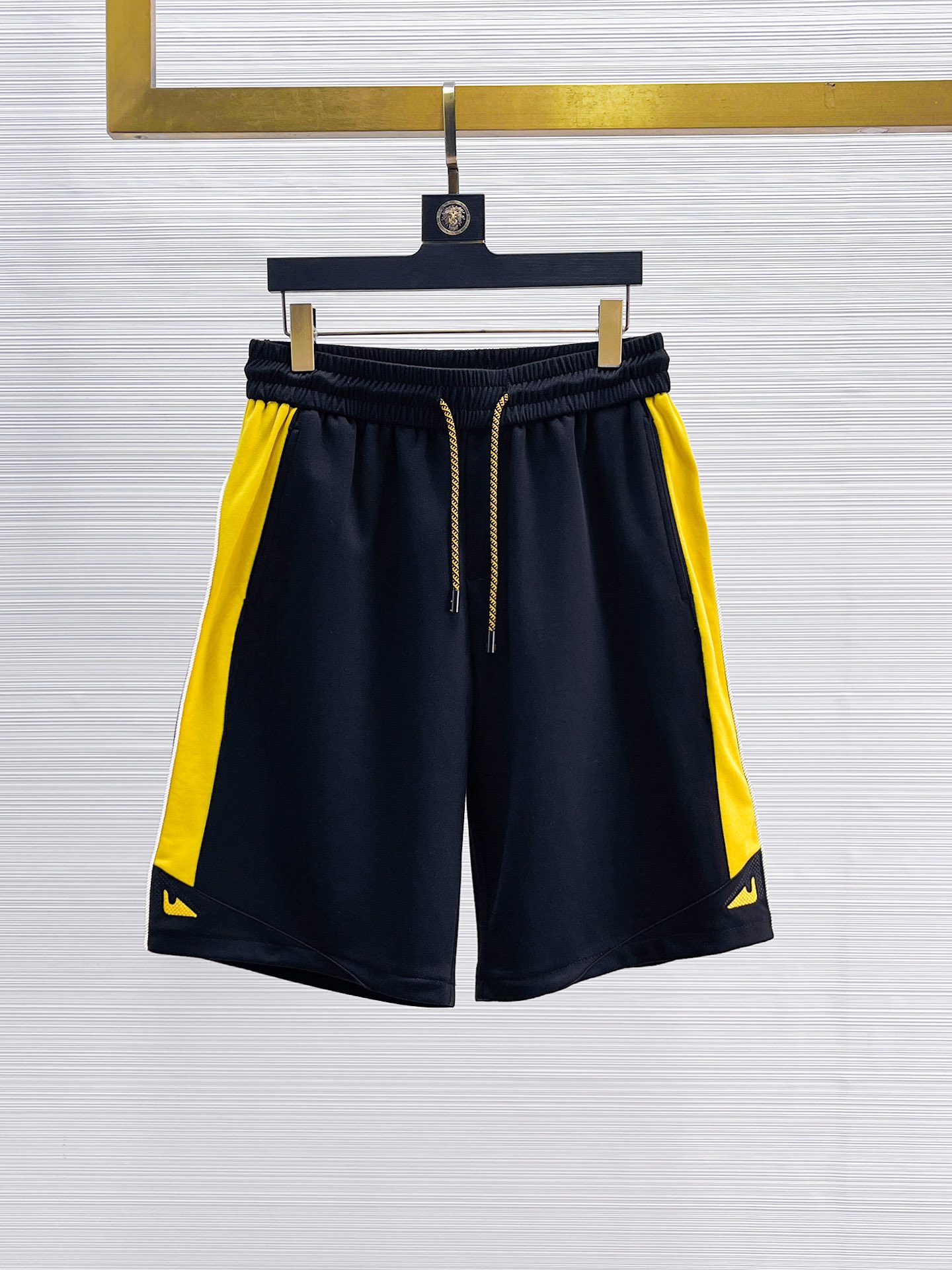 NO:140941,Fendi has complete three standards. New summer casual shorts for men, high-end customized fabric breathable fabric, extremely breathable, elastic and comfortable, impeccable details, top-level auxiliary materials, original logo design concept, delicate and soft feel!  The upper body style is excellent!  Size M-XXXL order to report height and weight, fendi, shorts, alexander wang19860909芬迪 三标齐全 夏季新款男士休闲短裤,高级定制面料透气面料 透气弹力舒适度极高,细节无可挑剔,顶级辅料配备,原版logo设计理念,手感细腻柔软！上身版型超赞！尺码M-XXXL下单报身高体重,,fendi,shorts,alexander wang,Men's clothing