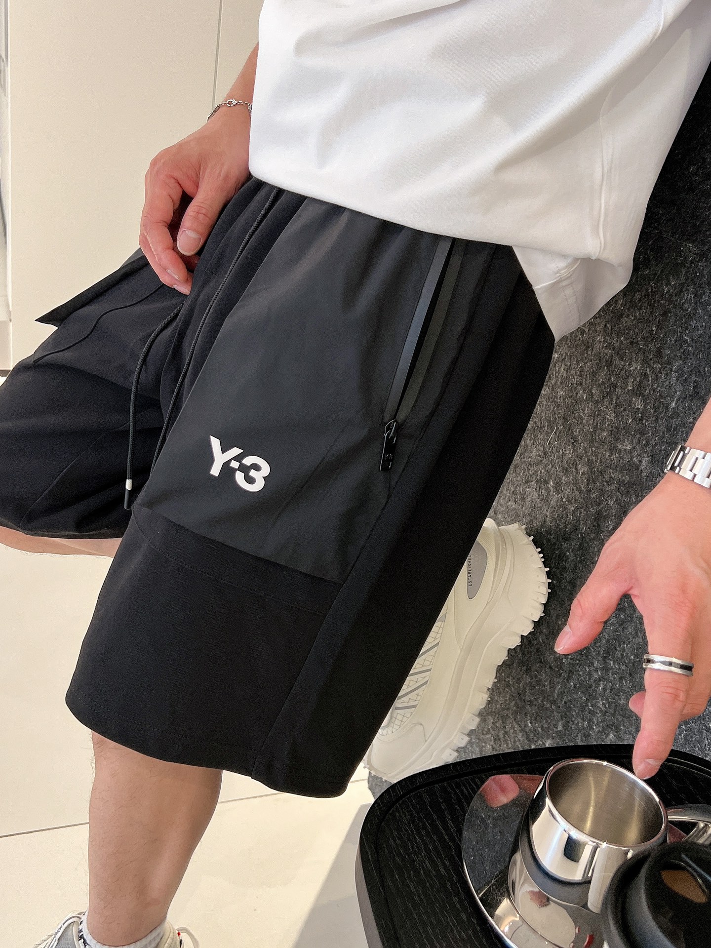 “Men’s Recreational Shorts with Custom Air-Escalation and High-Escalation Design” - 图片 7