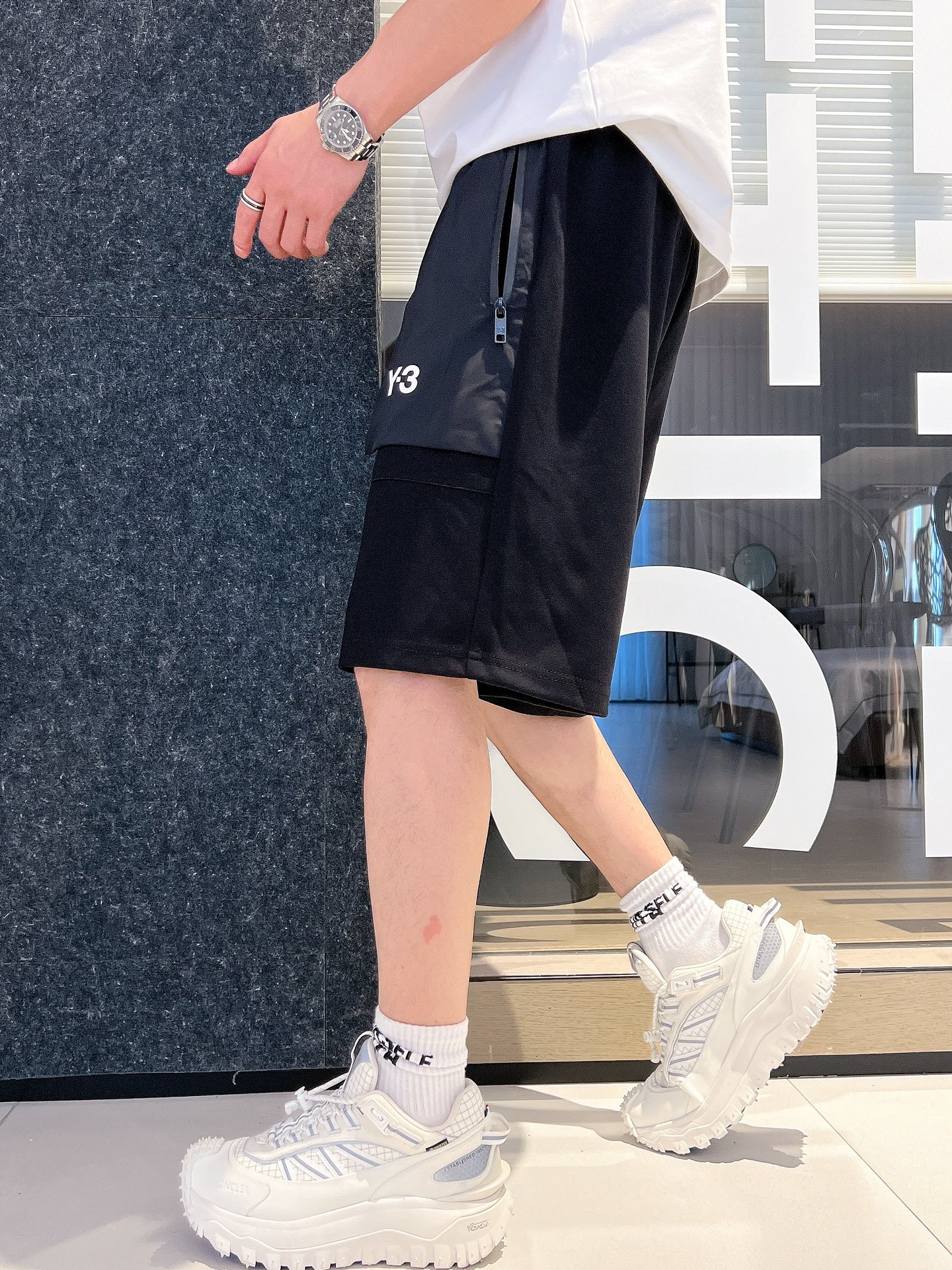 “Men’s Recreational Shorts with Custom Air-Escalation and High-Escalation Design” - 图片 9