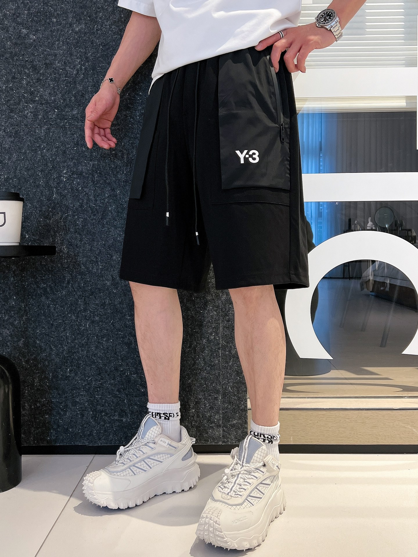 “Men’s Recreational Shorts with Custom Air-Escalation and High-Escalation Design” - 图片 2