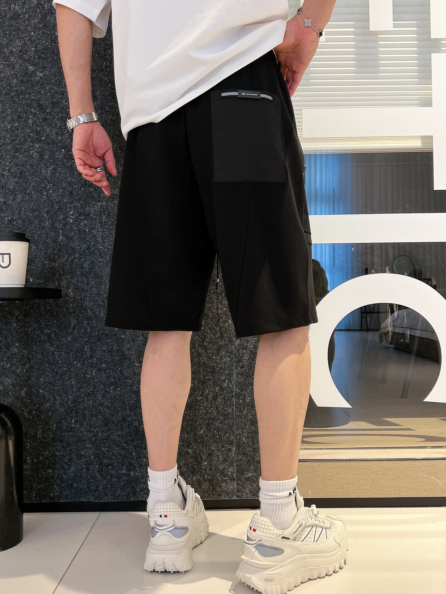 “Men’s Recreational Shorts with Custom Air-Escalation and High-Escalation Design” - 图片 5