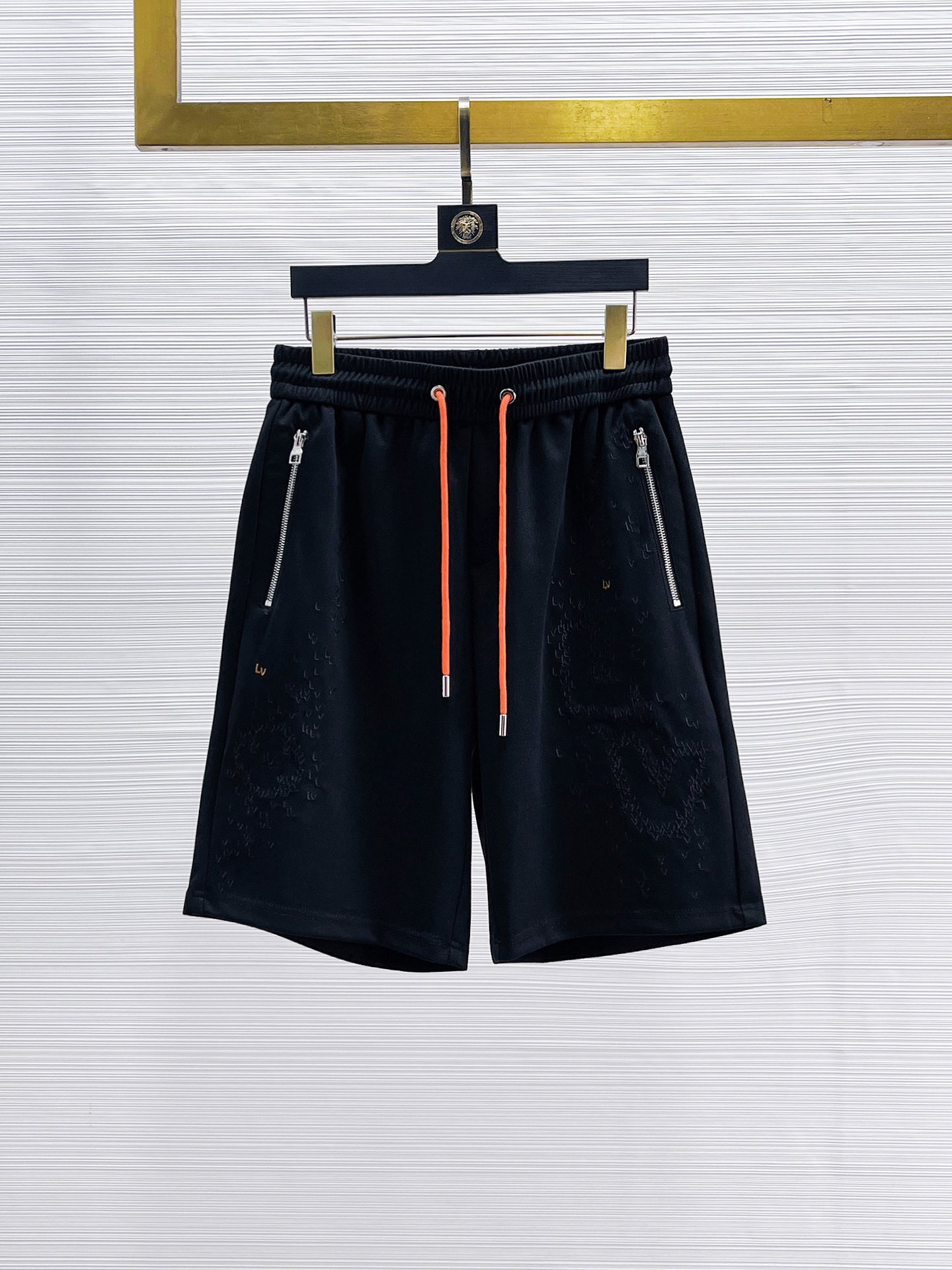 NO:140929,LV has complete three standards. New summer casual shorts for men, high-end custom fabric breathable fabric, extremely breathable, elastic and comfortable, impeccable details, top-level auxiliary materials, original logo design concept, delicate and soft feel!  The upper body style is excellent!  Size M-XXXL order to report height and weight, louis vuitton, shorts, alexander wang19860909LV 三标齐全 夏季新款男士休闲短裤,高级定制面料透气面料 透气弹力舒适度极高,细节无可挑剔,顶级辅料配备,原版logo设计理念,手感细腻柔软！上身版型超赞！尺码M-XXXL下单报身高体重,,louis vuitton,shorts,alexander wang,Men's clothing