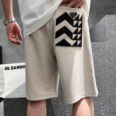 普拉达 三标齐全 2026夏季新款男士休闲短裤,高级定制面料透气面料 透气弹力舒适度极高,细节无可挑剔,顶级辅料 普拉达 三标齐全 2026夏季新款男士休闲短裤,高级定制面料透气面料 透气弹力舒适度极高,细节无可挑剔,顶级辅料